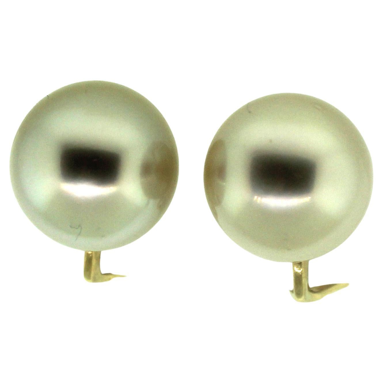 Hakimoto 12.5 mm South Sea pearl 18k Earrings In New Condition In New York, NY