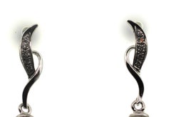 Orecchini Hakimoto in oro bianco con diamanti 18 carati e barocco dei mari del sud