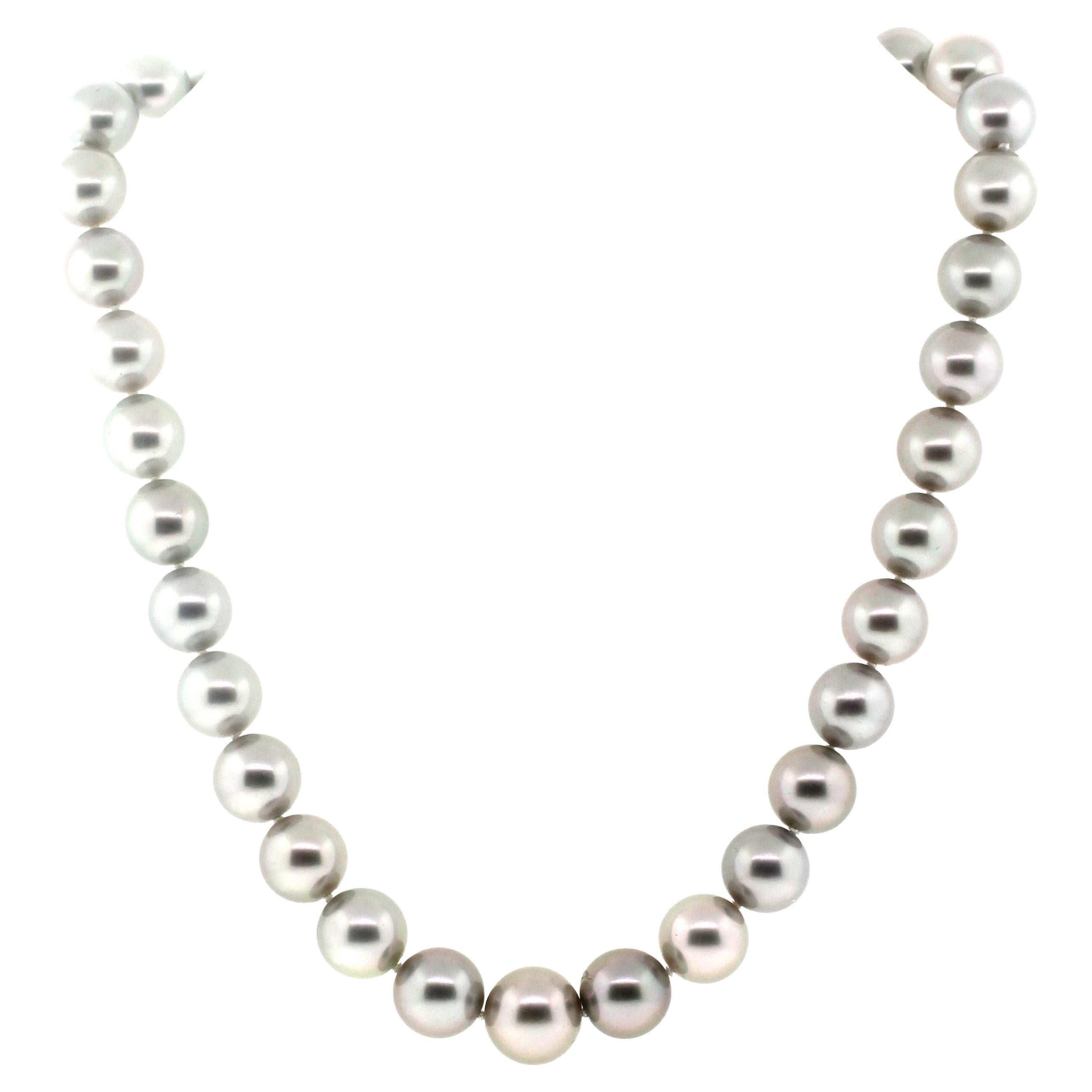Hakimoto 12.75x10.5 mm Tahitian South Sea Pearl Necklace 18K 1.75c Diamond Clasp For Sale 2