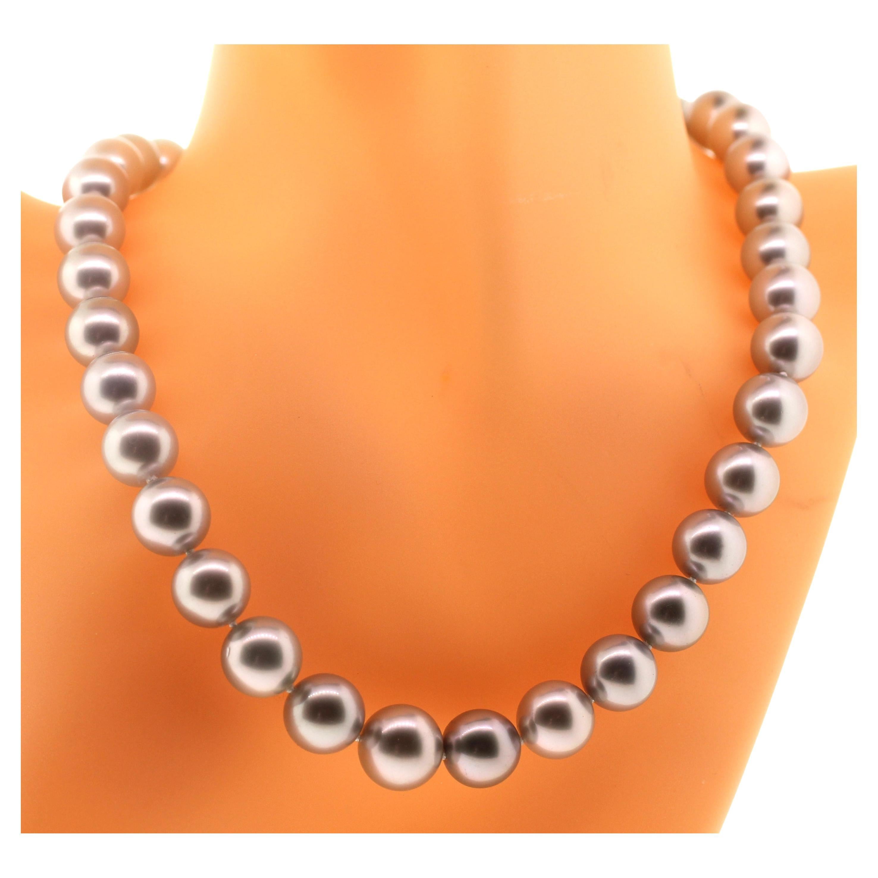 Hakimoto 12.75x10.5 mm Tahitian South Sea Pearl Necklace 18K 1.75c Diamond Clasp For Sale 3