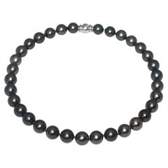Hakimoto 12,7x11 mm Perla nera di Tahiti dei mari del Sud 18K Collana con chiusura a diamanti