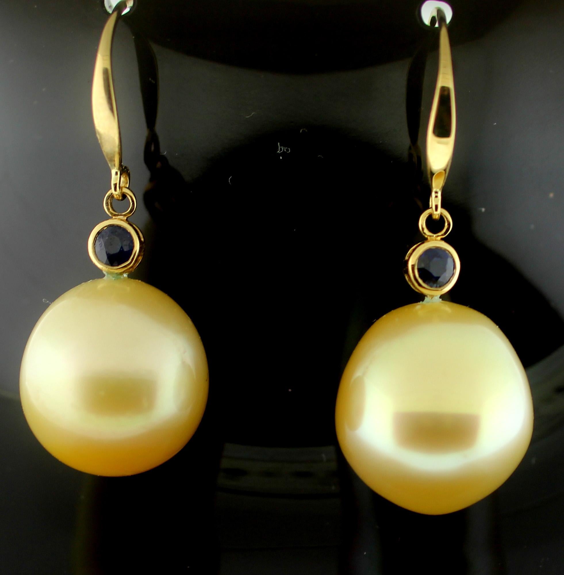 Women's or Men's Hakimoto 13 mm Perfect Golden pearl 18k Saphhire Earrings For Sale