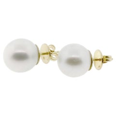 Hakimoto Pendientes de perla blanca del mar del sur de 13 mm y 18 quilates