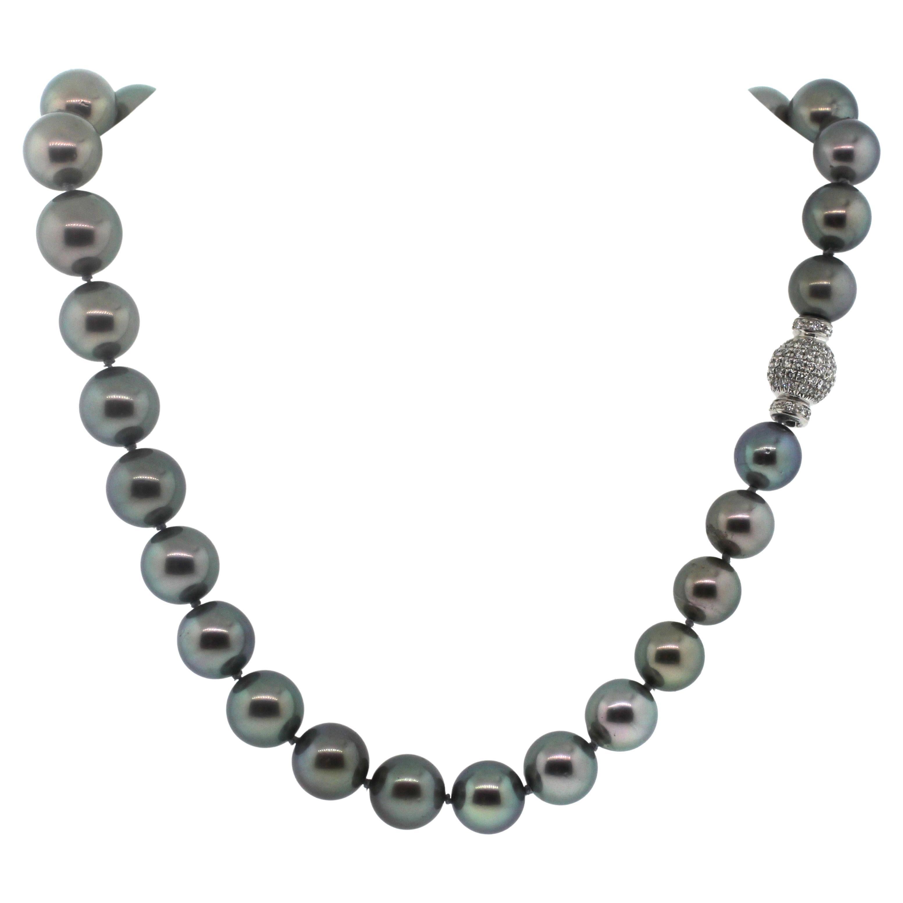 Hakimoto 13.5x10.8 mm 18K Tahitian South Sea 1.75 Cts. Diamond Clasp Necklace In New Condition For Sale In New York, NY