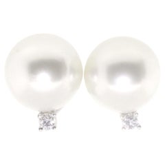 Hakimoto, boucles d'oreilles en or blanc 18 carats avec perles blanches des mers du Sud de 13 mm