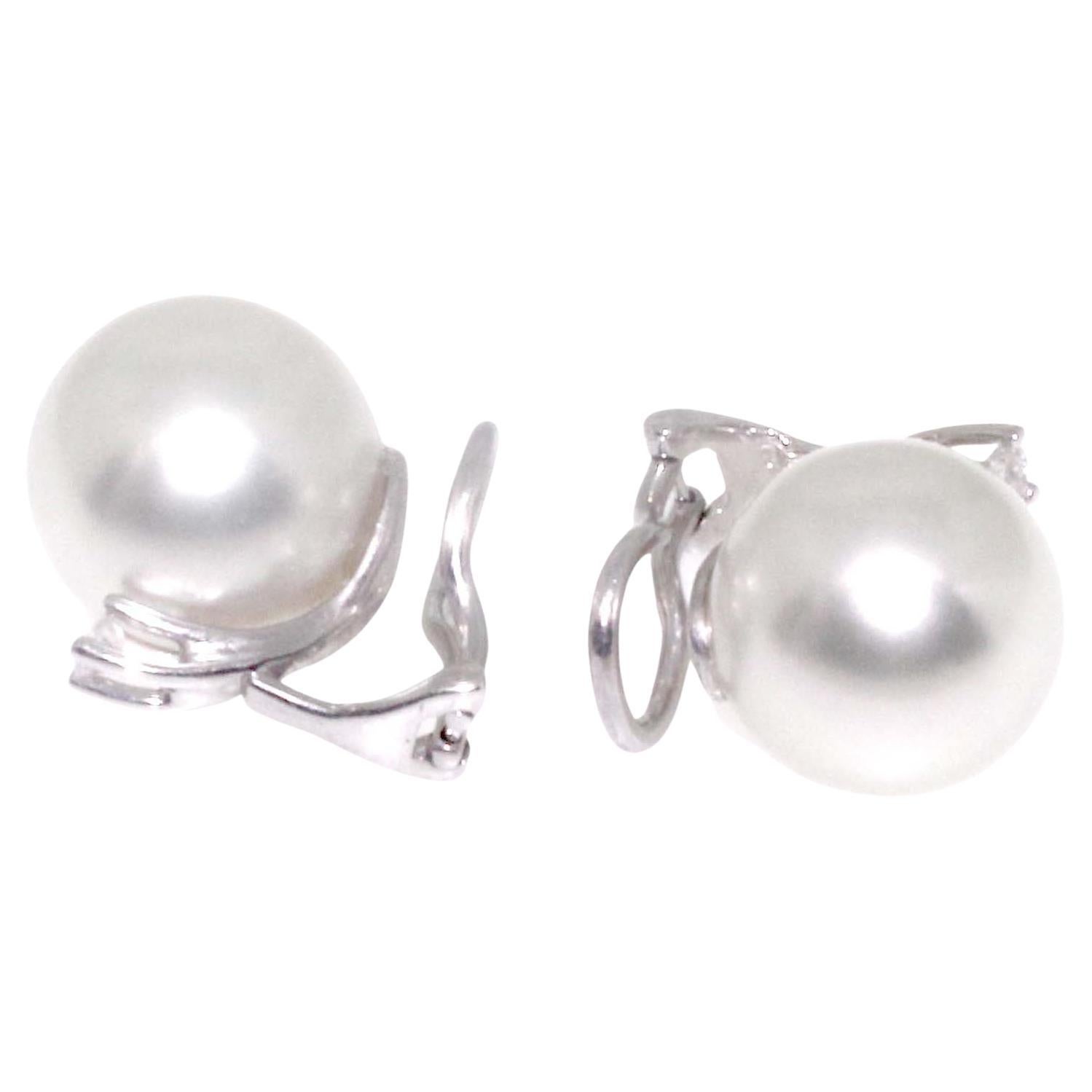 Hakimoto 13 mm White South Sea Pearl 18K Diamond White Gold Earrings In New Condition For Sale In New York, NY