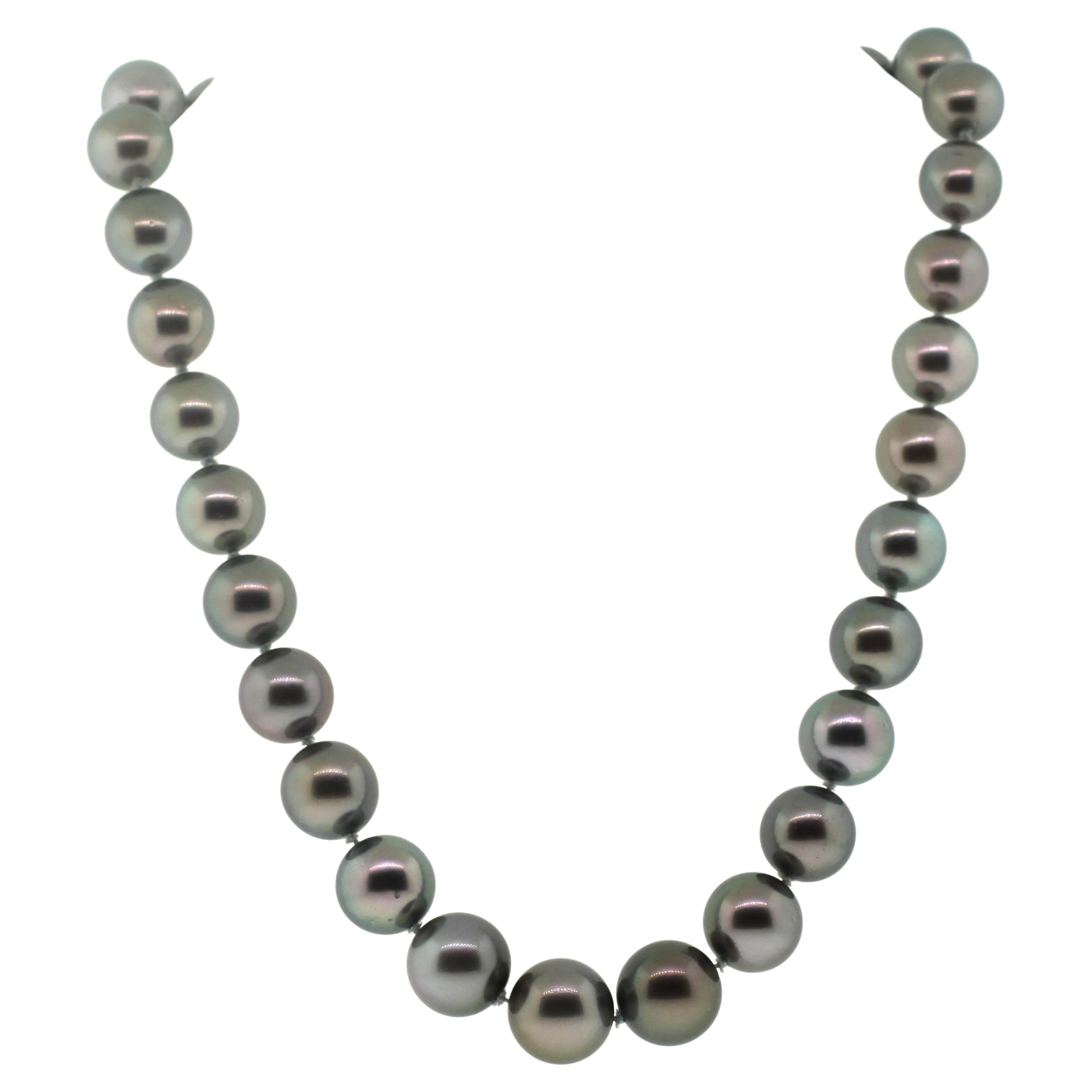 Hakimoto Tahiti-Südsee 13x11 mm Strang Halskette 18k Diamanten Verschluss (Perle) im Angebot