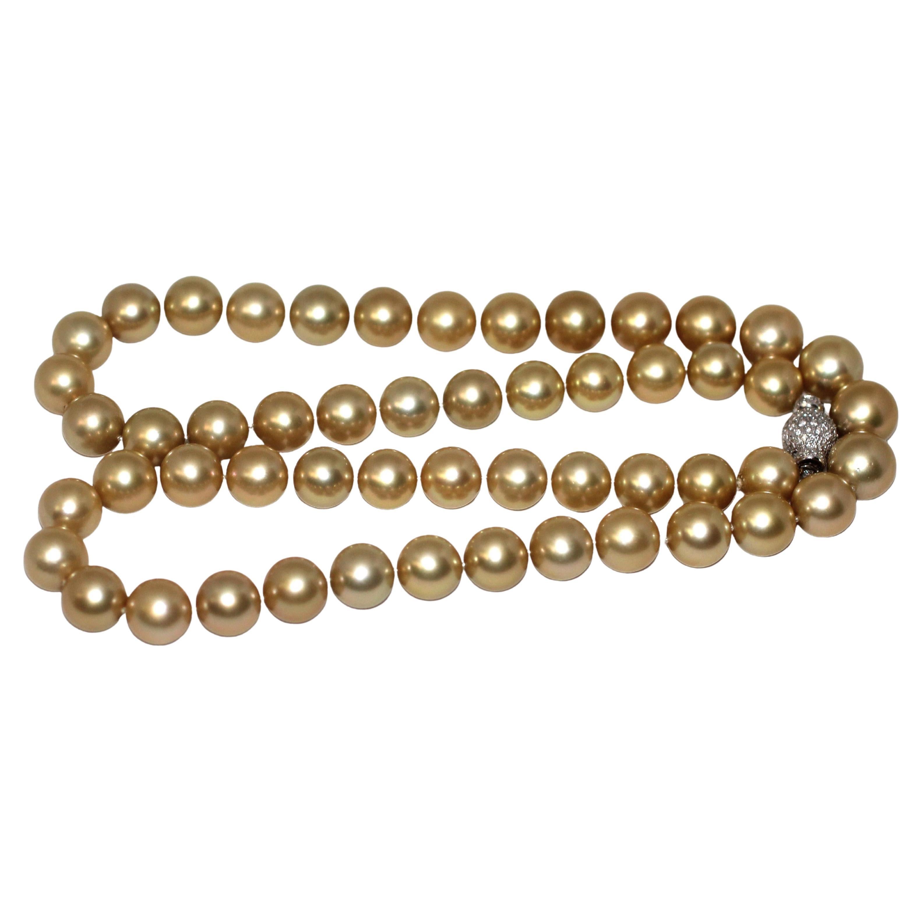 Hakimoto by Jewel Of Ocean 
Prezzo di vendita suggerito dal produttore 240,000 dollari
Collana di perle dei mari del sud da 13x15 mm, colore oro naturale, 31