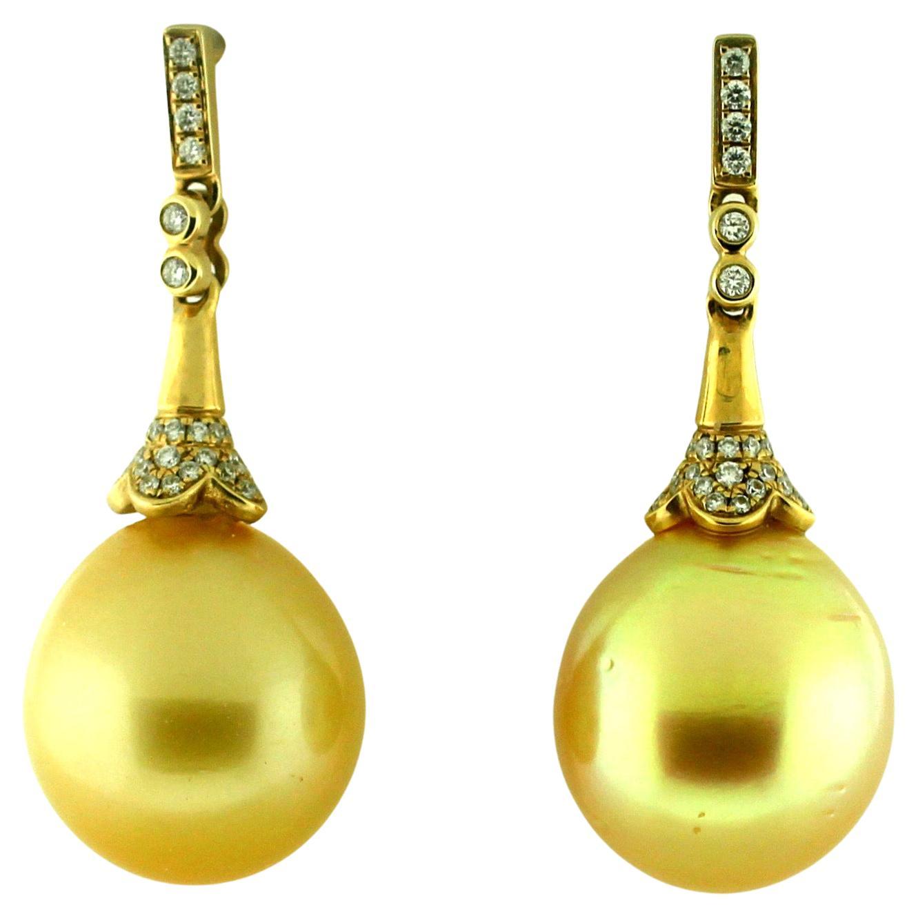 Hakimoto 14-13 mm Golden Drop pearl 18k Diamonds Earrings In New Condition For Sale In New York, NY