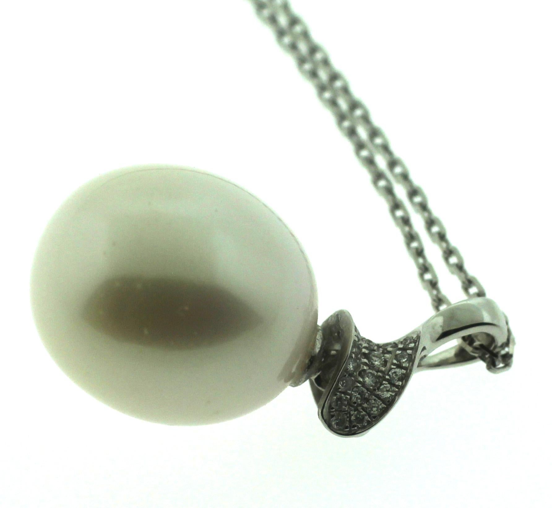 Ciondolo con diamante Hakimoto 14,5 mm a goccia perfetta 18k in vendita 1