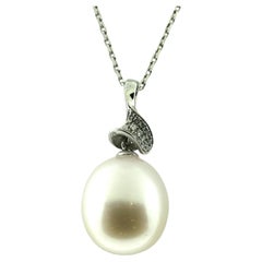 Ciondolo con diamante Hakimoto 14,5 mm a goccia perfetta 18k