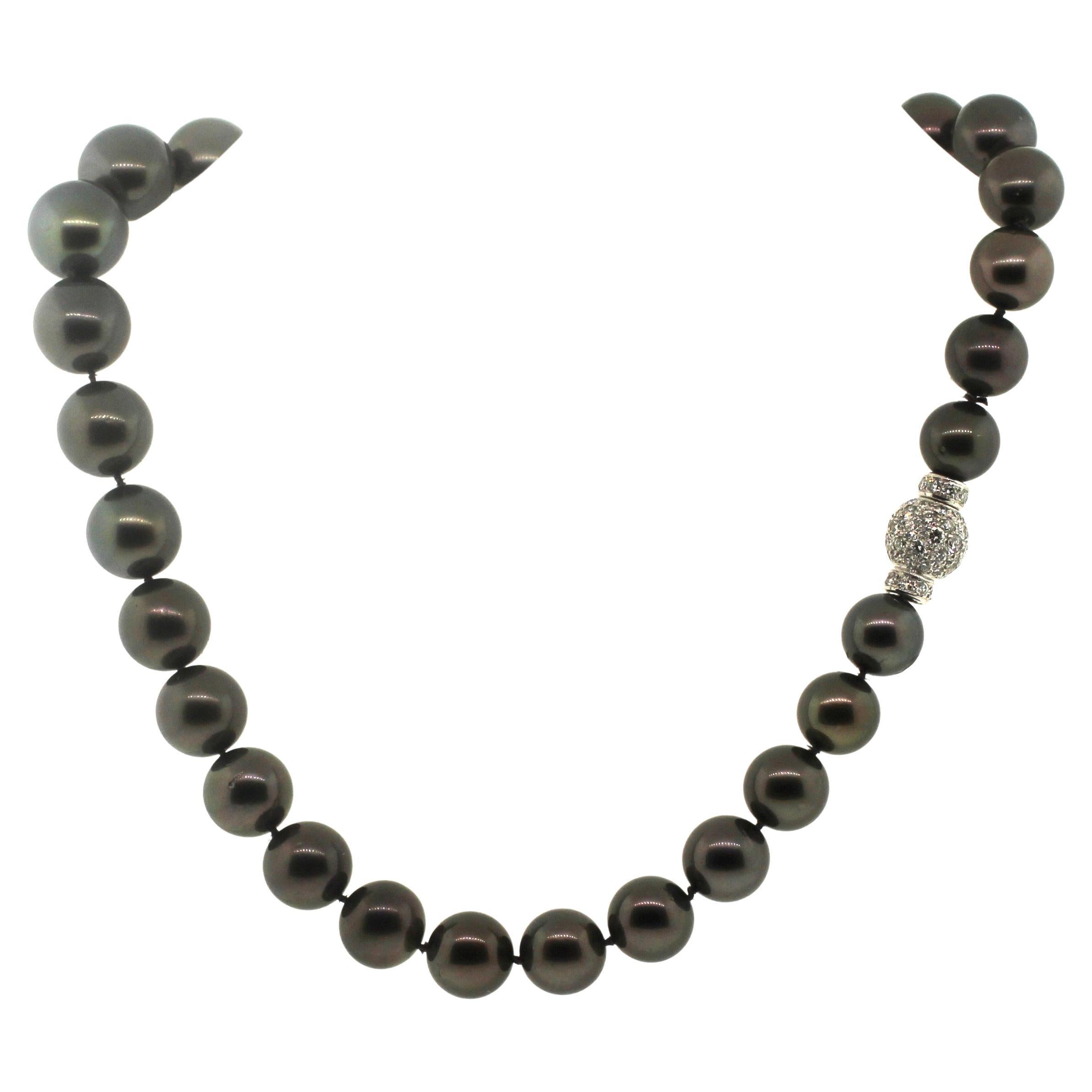 Hakimoto 14x11 mm 31 Collana di perle nere di Tahiti dei mari del sud, chiusura con diamanti 18 carati