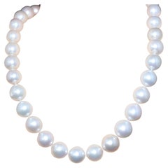 Hakimoto 14x11 mm Collana di perle bianche dei mari del sud con diamanti in oro bianco 18 carati
