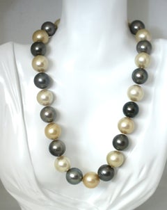 Hakimoto Collier de perles dorées et des mers du Sud de Tahiti de 15,5 x 14 mm avec fermoir en diamant 18 carats