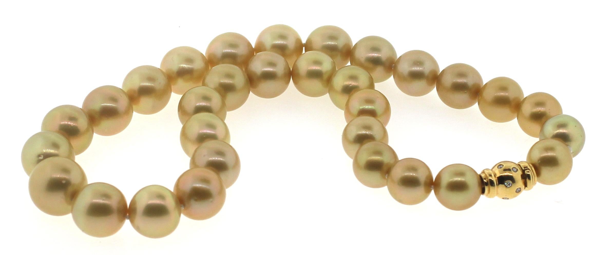 Hakimoto Collier en or doré des mers du Sud de 15 x 12 mm avec diamants de couleur naturelle en vente 2