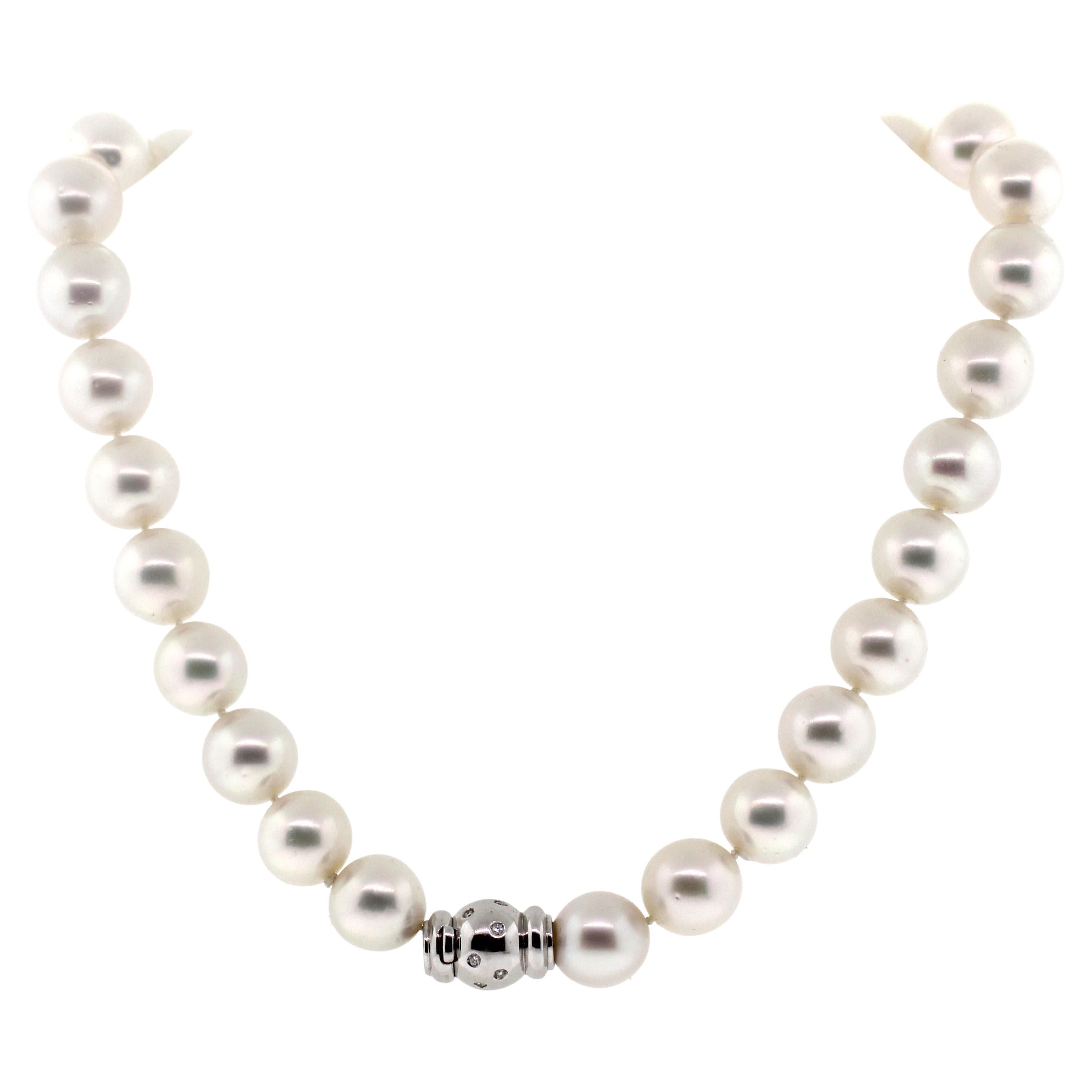 Hakimoto 18K Diamond Clasp 15x12.4 mm South Sea Pearl Strand Necklace In New Condition For Sale In New York, NY