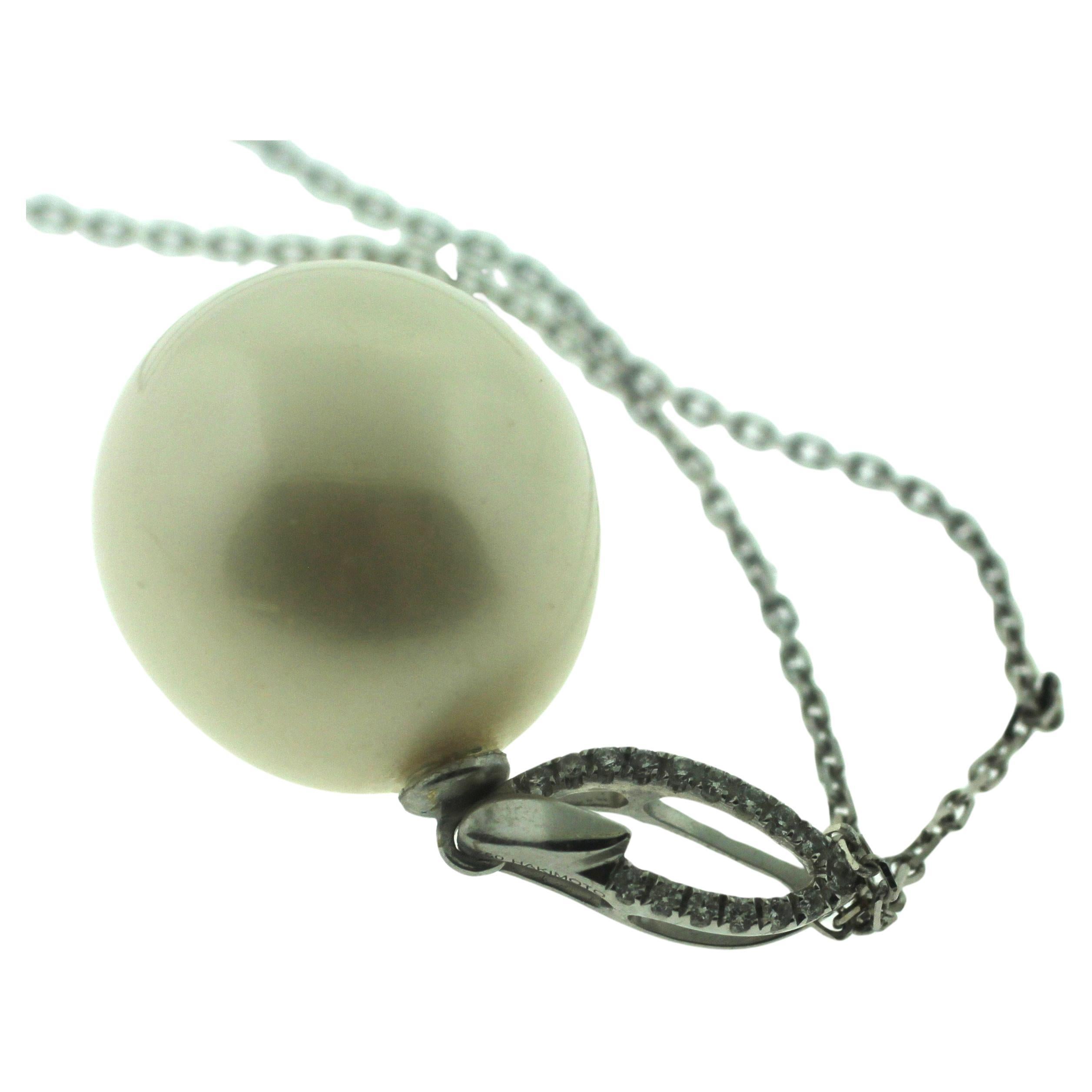Hakimoto 16 to 15 mm Perfect pearl 18k Diamond Pendent In New Condition For Sale In New York, NY