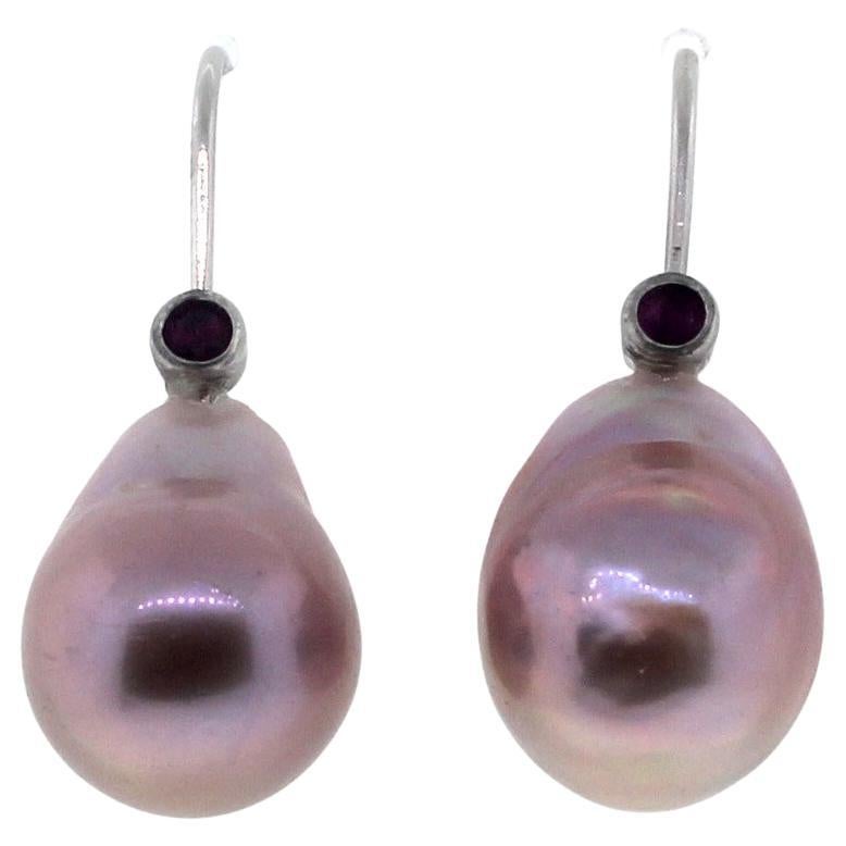 Hakimoto 16x13mm Natural Pink Color Baroque Pearl 18K Saphire Earrings For Sale