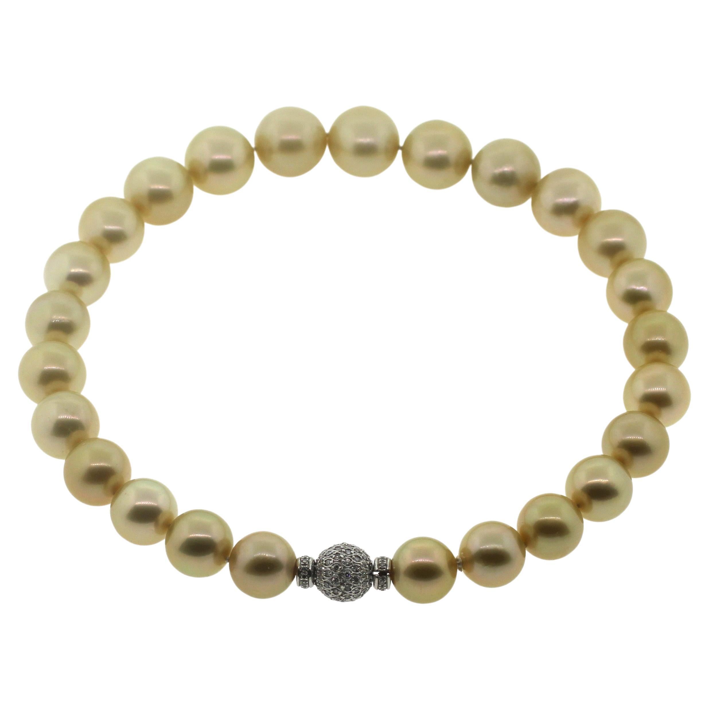 Hakimoto 16x14 mm natürliche goldene Südseeperle 18K & 3 Carts Diamant (Moderne) im Angebot