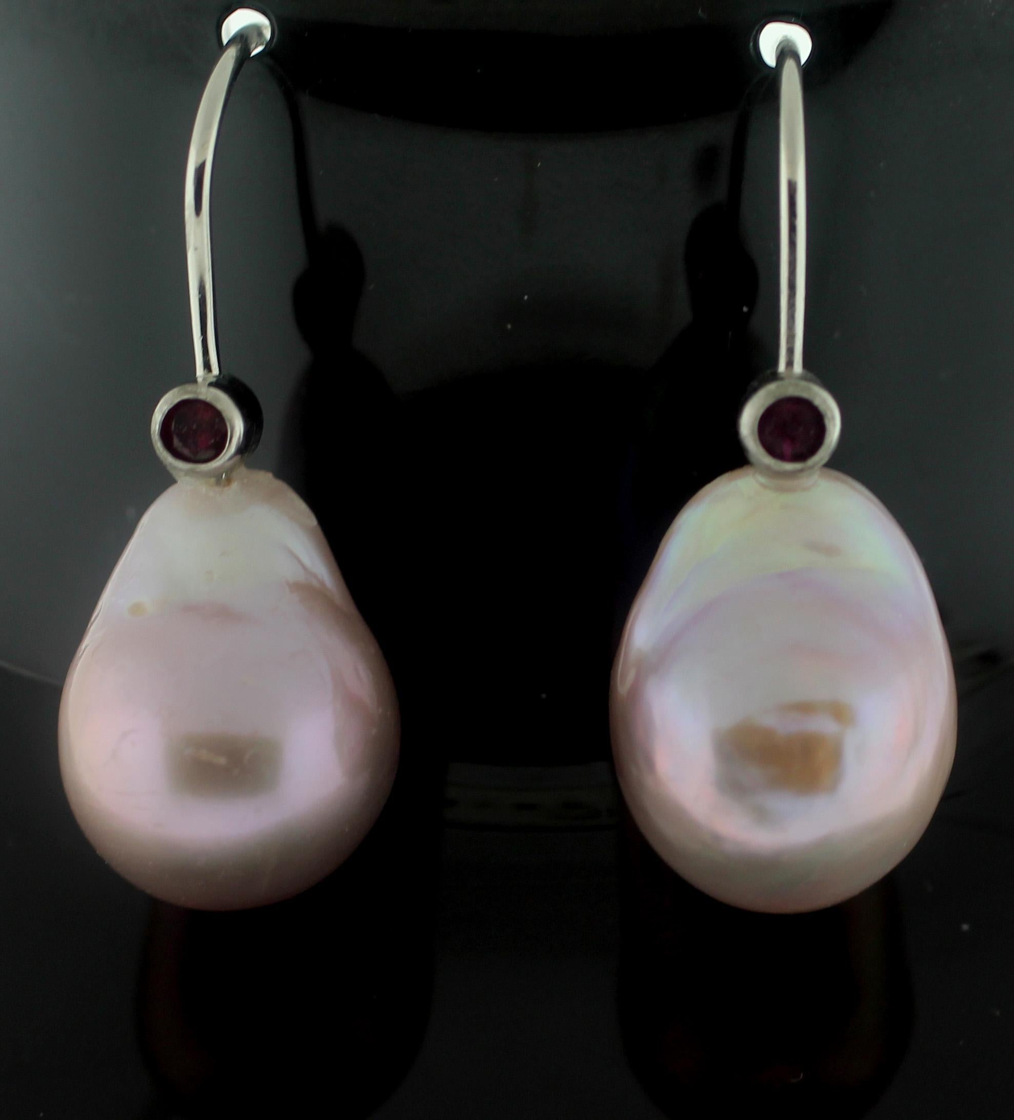 Bead Hakimoto 18 K Sapphire Natural Color Pink 16-13 mm Baroque Pearl Earrings