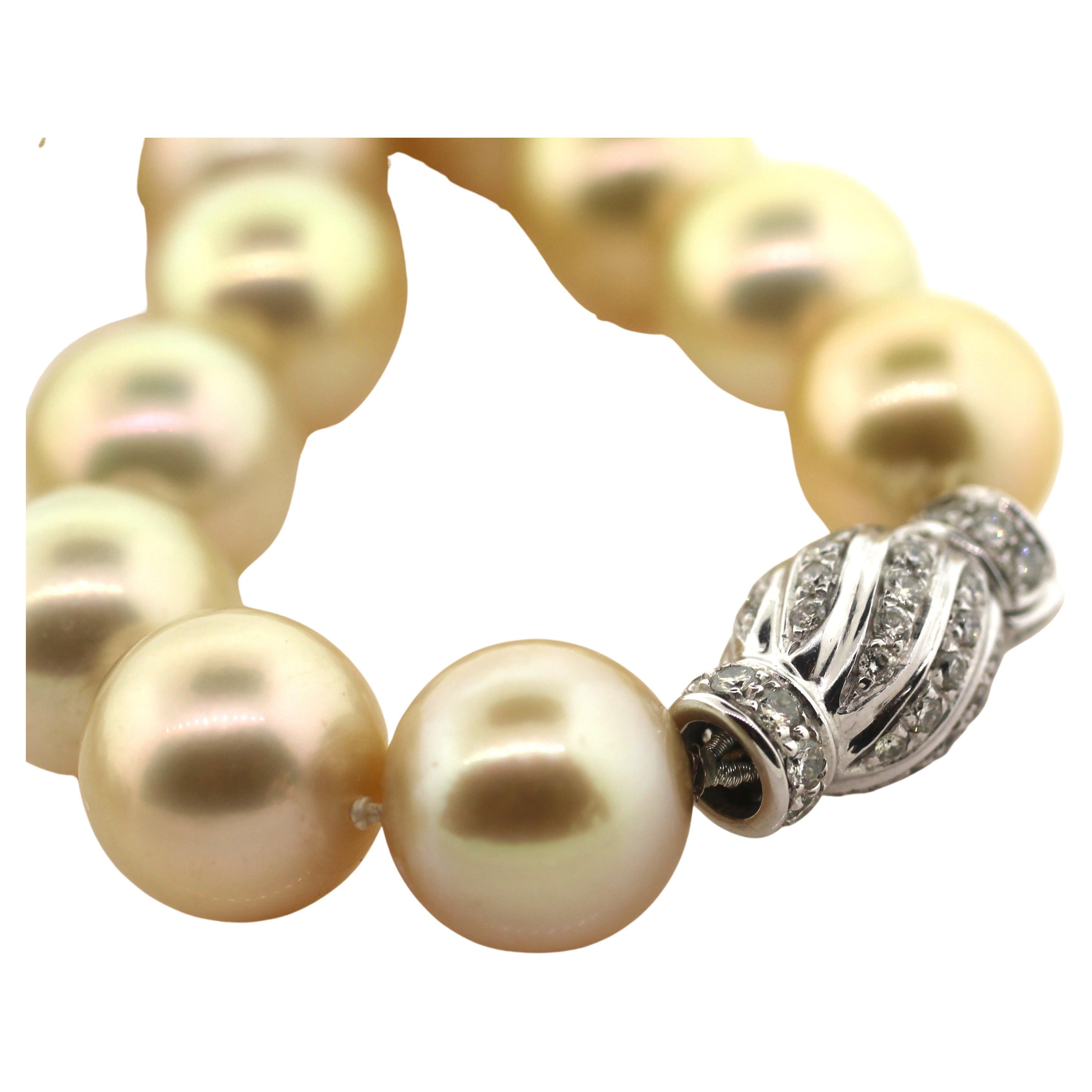Hakimoto 14,5x12 mm tiefe natürliche goldene Südsee-Halskette mit Diamantverschluss 18K (Perle) im Angebot