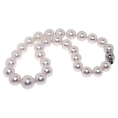 Hakimoto 18K Collana di perle dei mari del sud con chiusura a diamante 15x12.4 mm