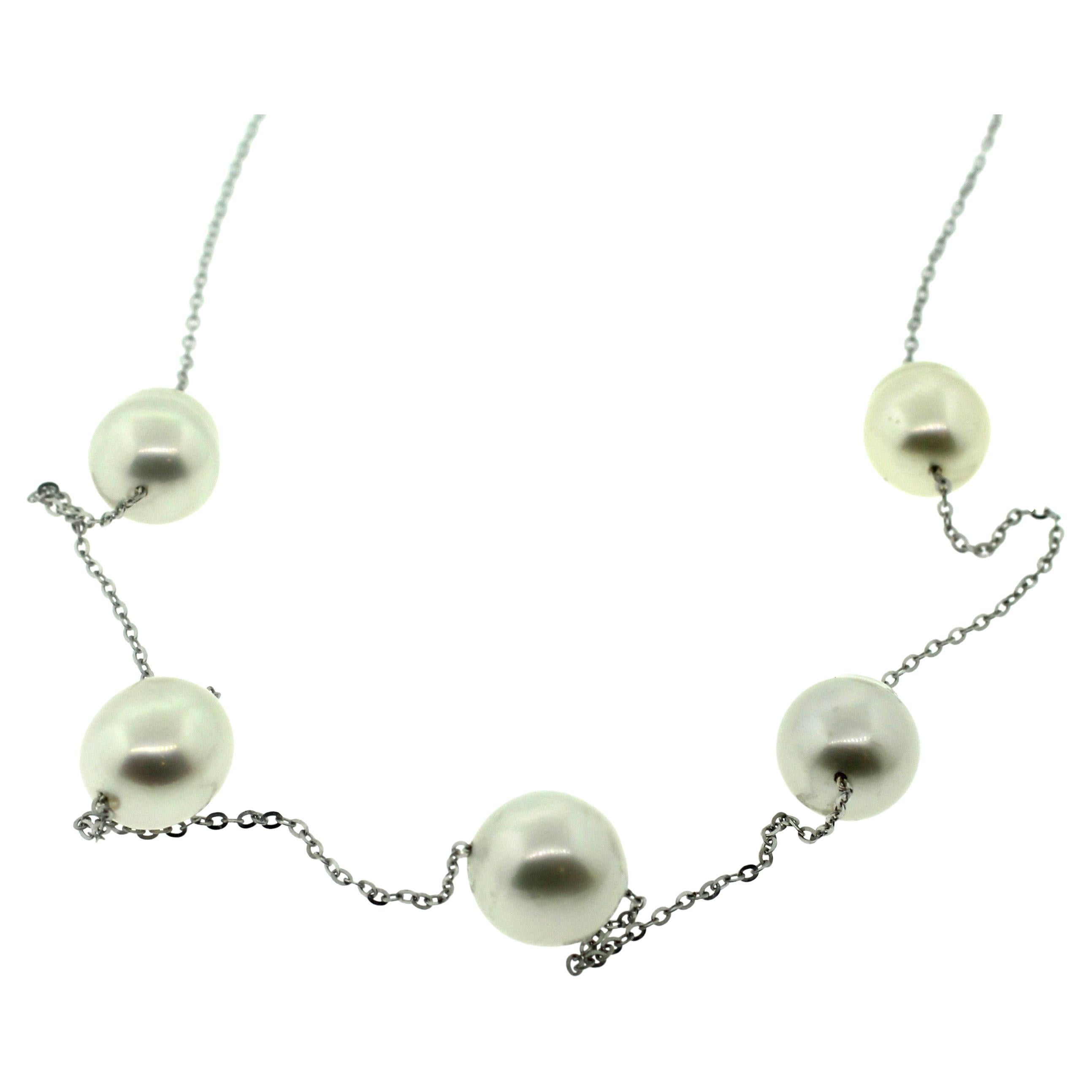 Modern Hakimoto 18K Gold White South Sea Baroque Pearl Link Necklace For Sale