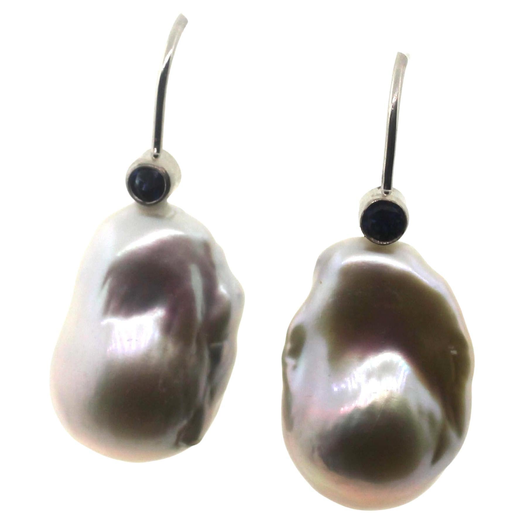 Hakimoto 18k White Gold 22x15 mm White Baroque Pearl Earrings with Blue Sapphire In New Condition For Sale In New York, NY