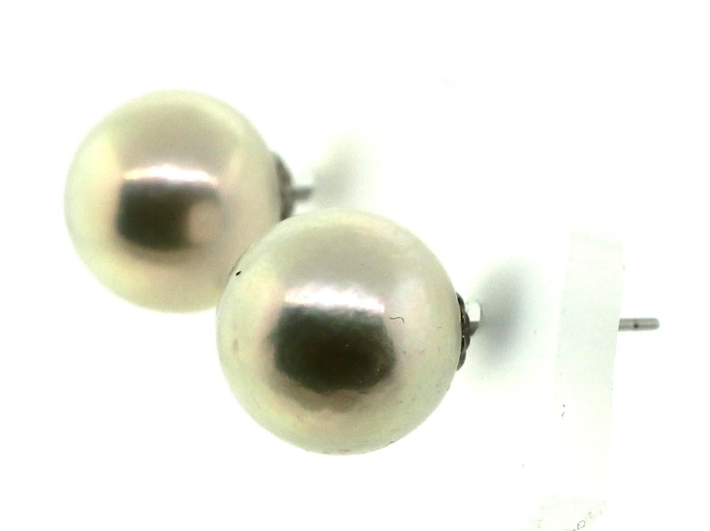 Hakimoto By Jewel Of Ocean
18K White Gold 
Natural Color Cultured Pearl Earrings.
Total item weight 4.1 grams
11 mm Natural color Cultured Pearls
18K White Gold High Polish
Orient: Very Good
Luster: Very Good
Nacre: Very Good