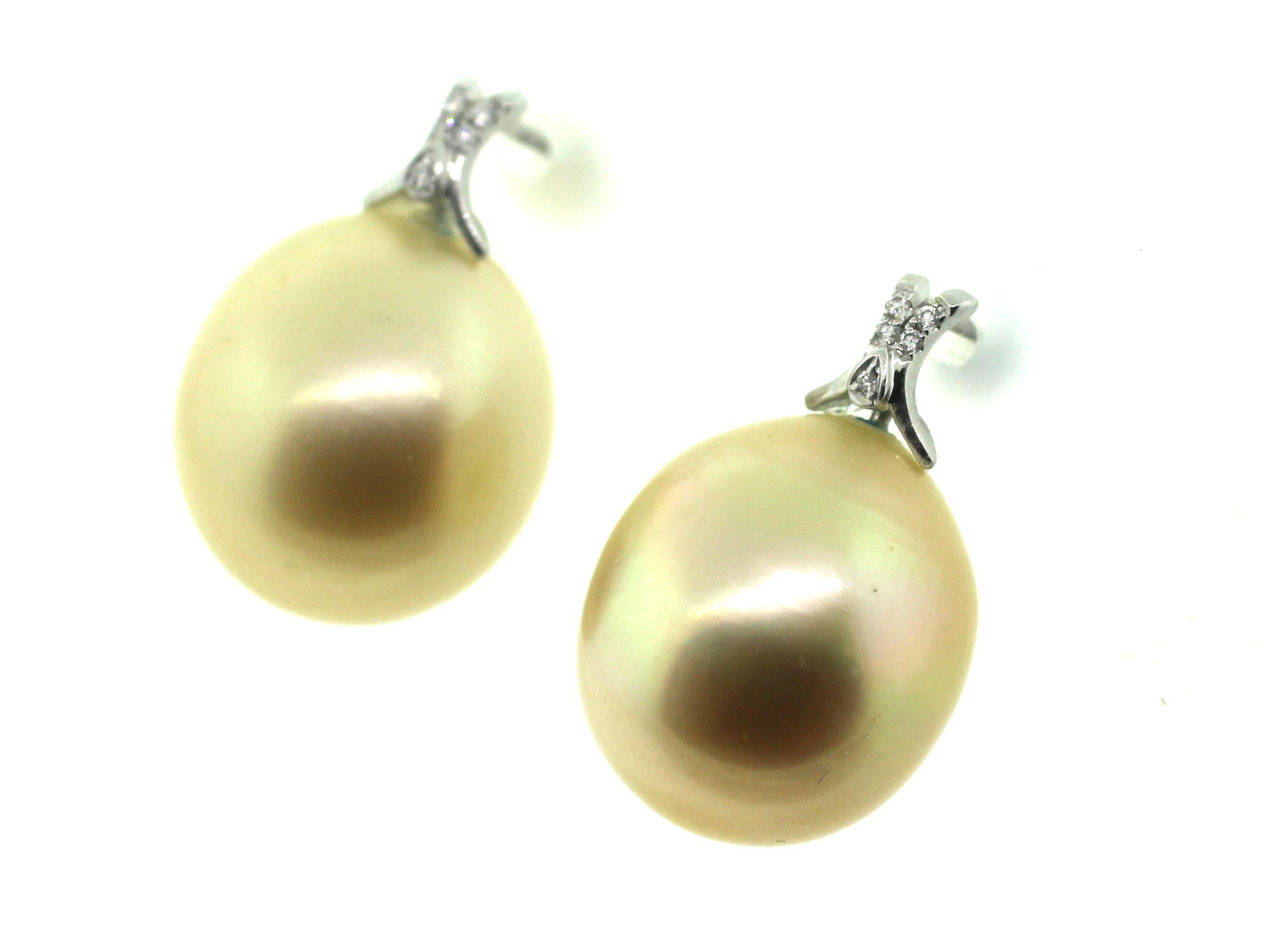 Modern Hakimoto 18k White Gold Natural Color South Sea Pearl Drop Diamonds Earrings For Sale