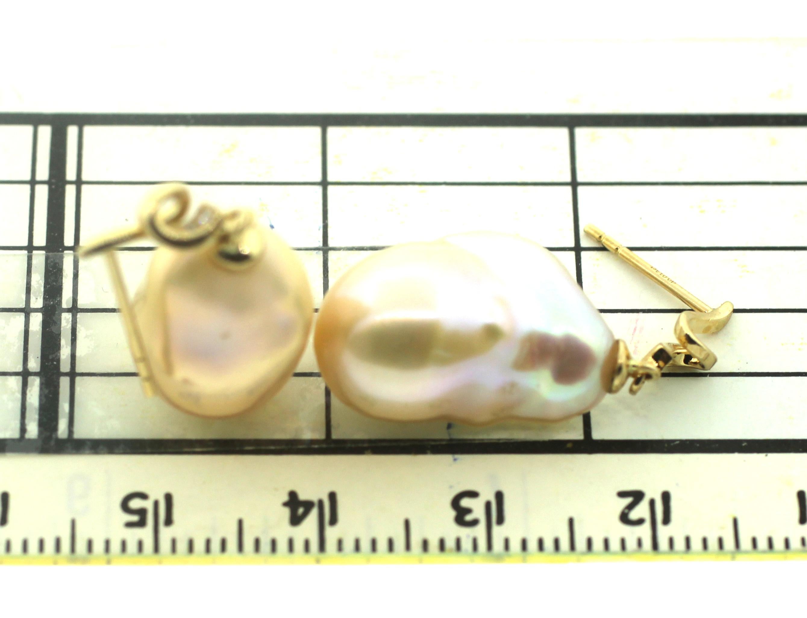 Hakimoto 18 Karat Gelbgold Diamant-Barockperlen-Ohrringe im Zustand „Neu“ im Angebot in New York, NY