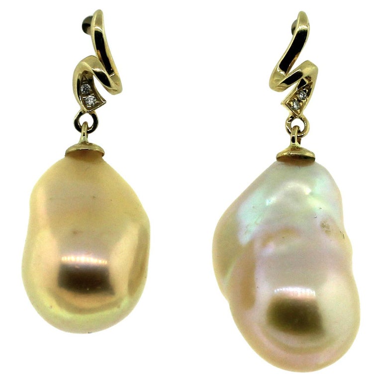 Boucles D'oreilles Anciennes En Or, Argent, Diamants Et Perle Baroque - Style Pendantes Rosé