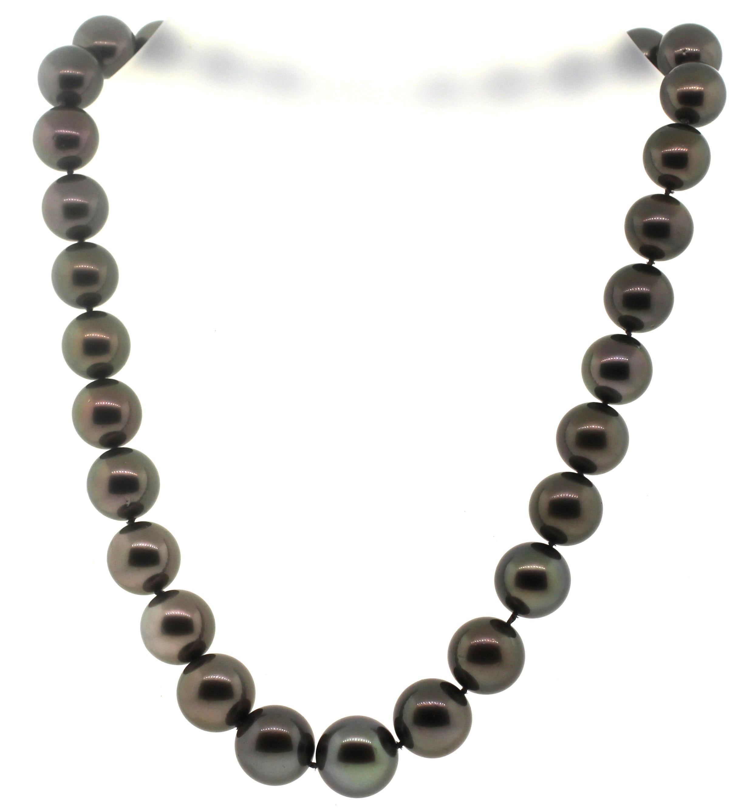 Hakimoto 14x11 mm 31 Black Tahitian South Sea Pearl Necklace, 18K Diamond Clasp For Sale 1