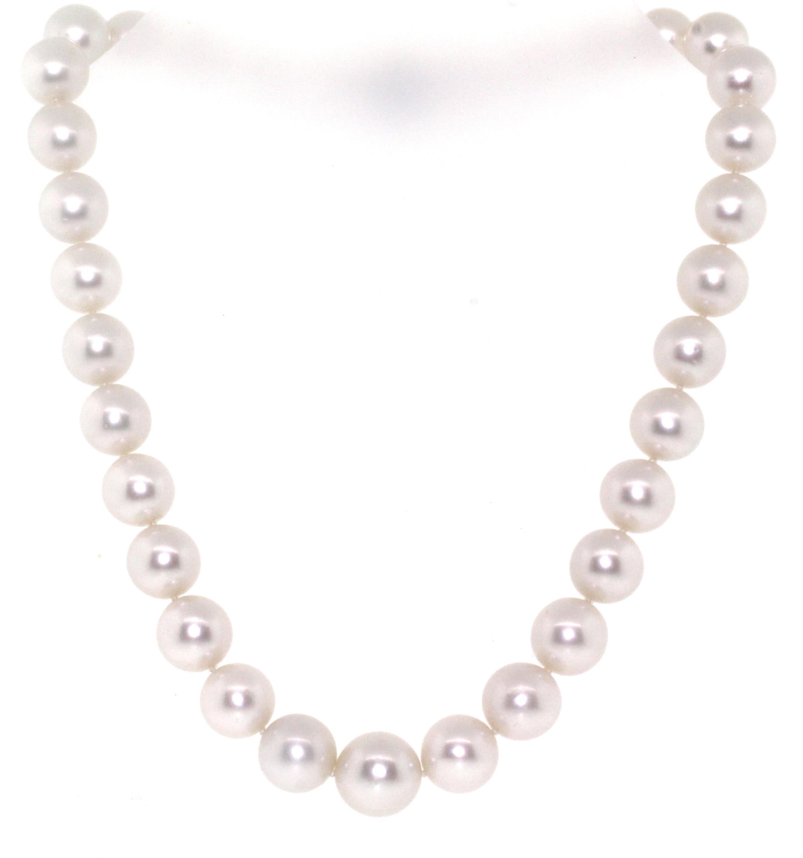 Contemporary Hakimoto 14x11 mm 33 White South Sea Pearl & 18K Full Ball Diamonds Clasp For Sale