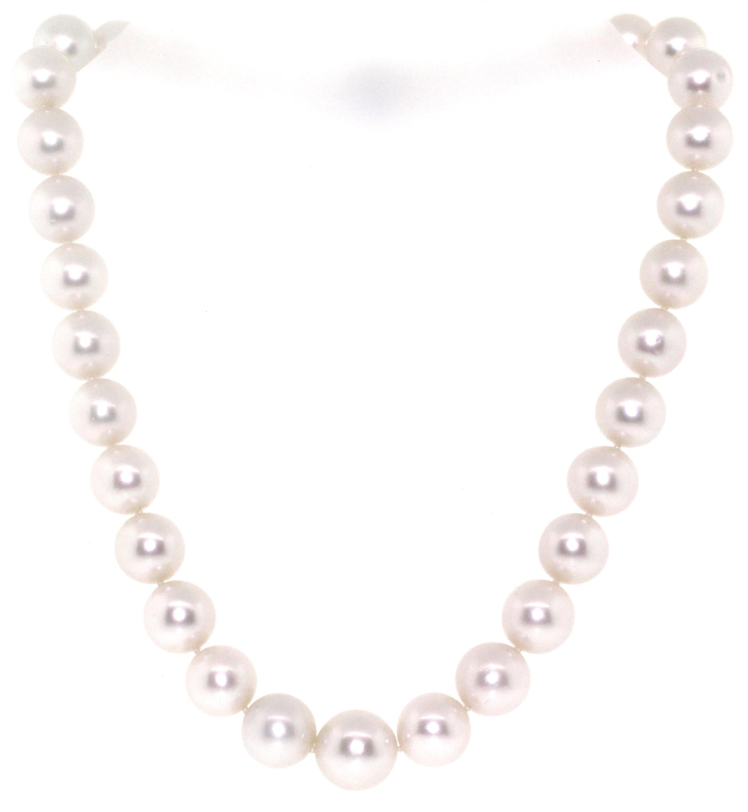 Hakimoto 14x11 mm 33 White South Sea Pearl & 18K Full Ball Diamonds Clasp In New Condition For Sale In Hicksville, NY