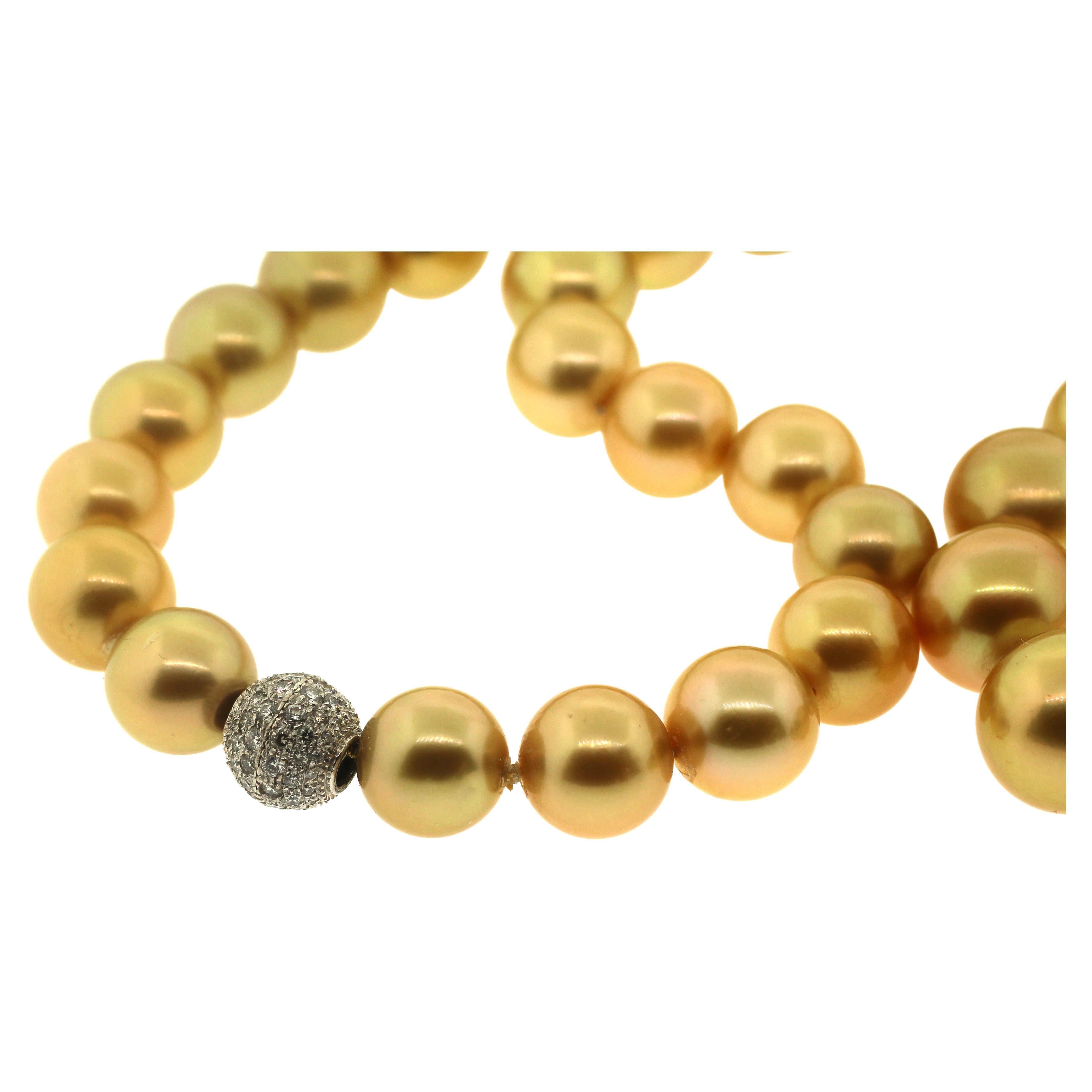 Contemporain Hakimoto Collier de perles des mers du Sud de 14 x 17 mm de couleur naturelle et dorée intense à 49 mm de profondeur en vente