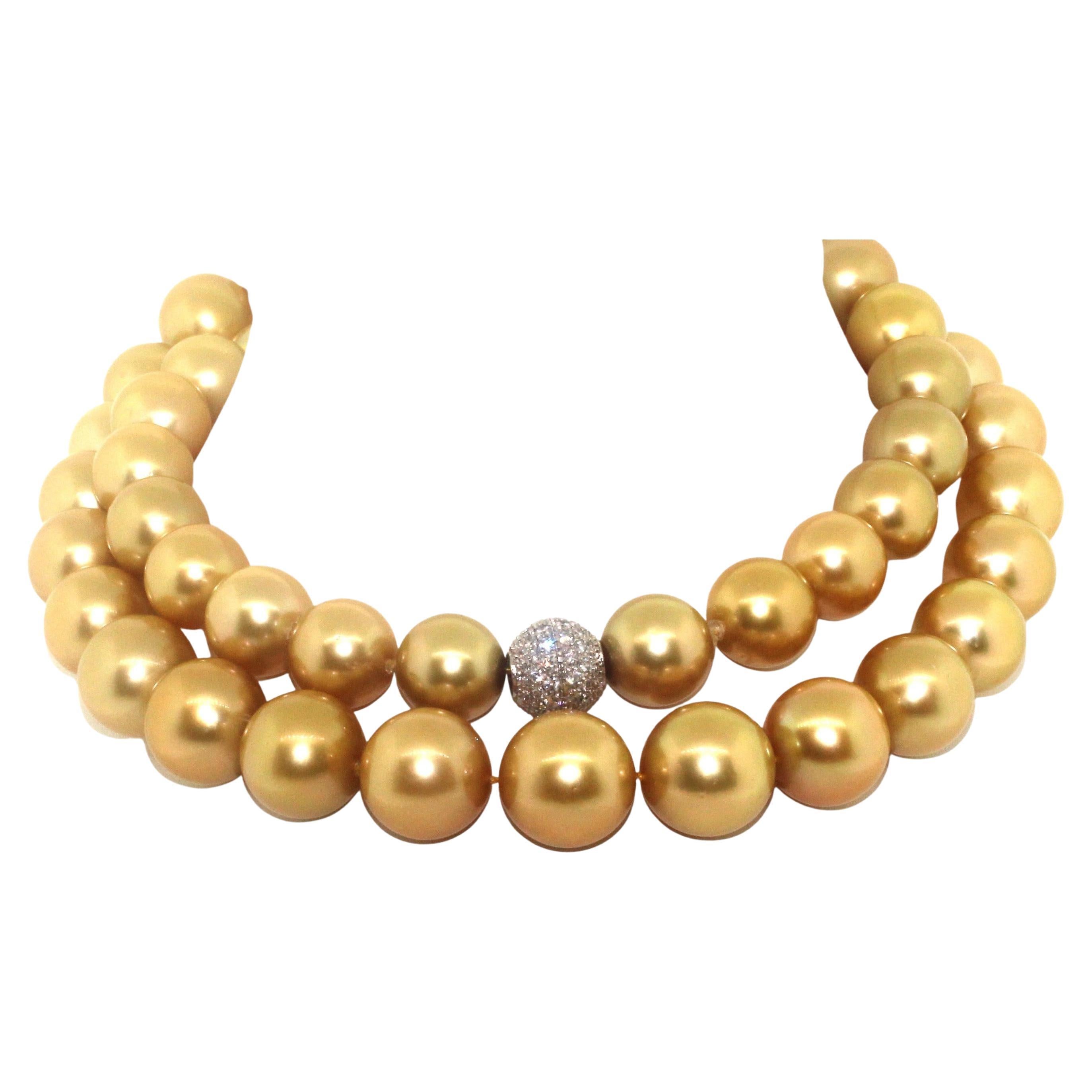 Hakimoto Collier de perles des mers du Sud de 14 x 17 mm de couleur naturelle et dorée intense à 49 mm de profondeur en vente