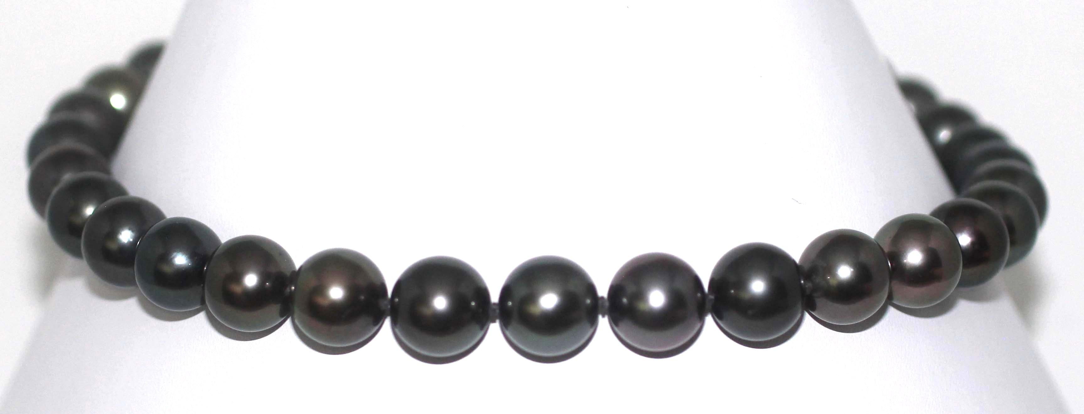 Bead Hakimoto 12.7x11 mm Black Tahitian South Sea Pearl 18K Diamonds Clasp Necklace For Sale