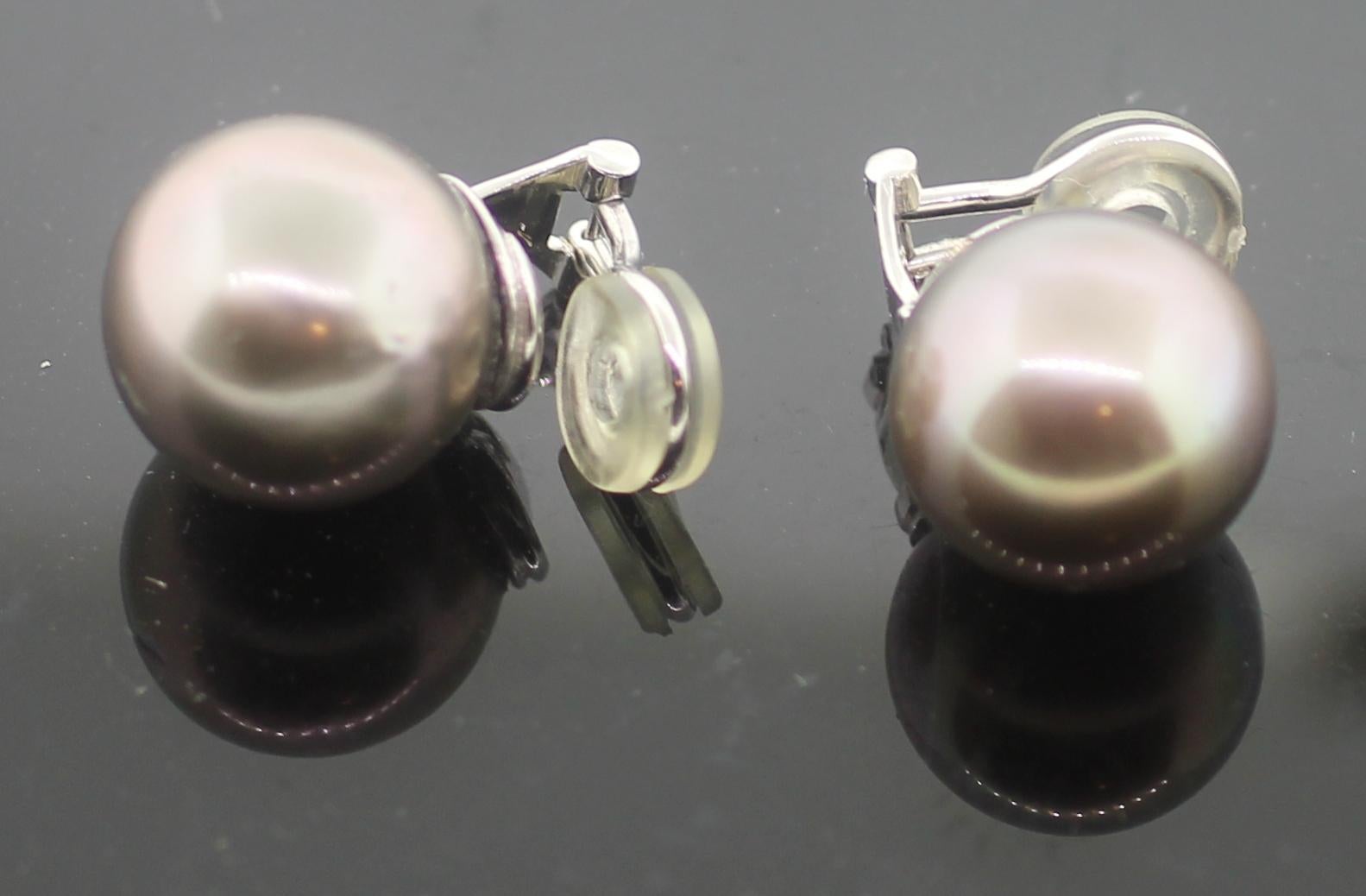 Hakimoto By Jewel Of Ocean 18K Gold 14.7 mm Tahitian South Sea Pearl Earrings In New Condition For Sale In New York, NY