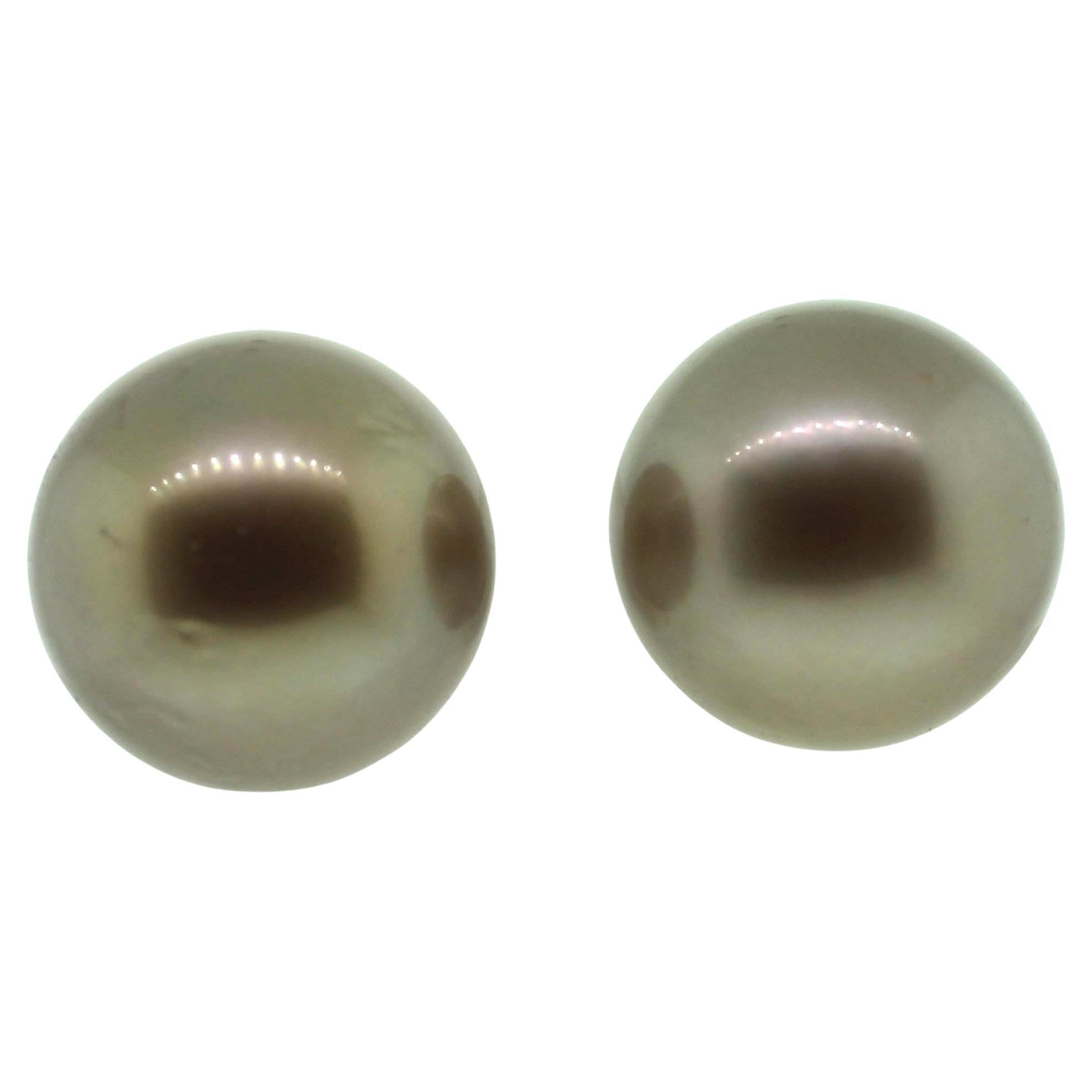Moderne Hakimoto By Jewel Of Ocean Clous d'oreilles en or 18 carats avec perles des mers du Sud de Tahiti de 15 mm  en vente