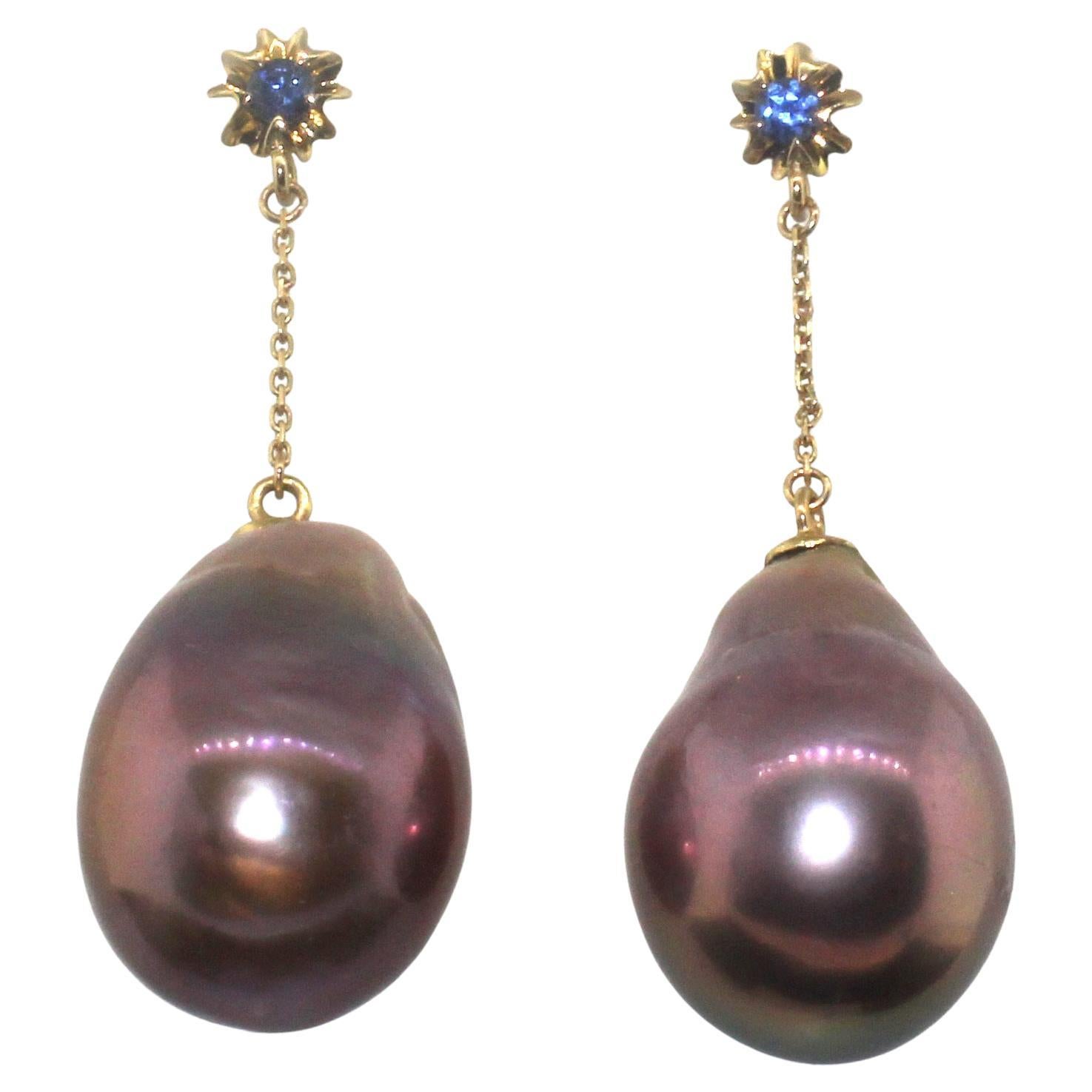 Hakimoto By Jewel Of Ocean
18K Yellow Gold Sapphire
Total item weight 9 grams
13x17 mm Cultured Baroque Cultured Pearls
18K Yellow Gold High Polish
Orient: Good
Luster: Very Good
Manufacture Suggested Retail Price $2,000