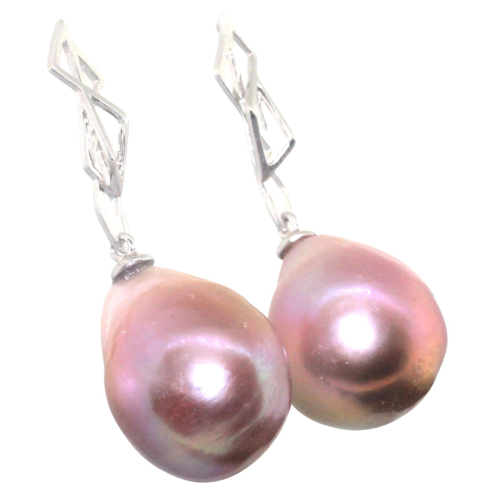 Hakimoto by Jewel of Ocean 18k White Gold Baroque Pearl Earrings In New Condition For Sale In New York, NY