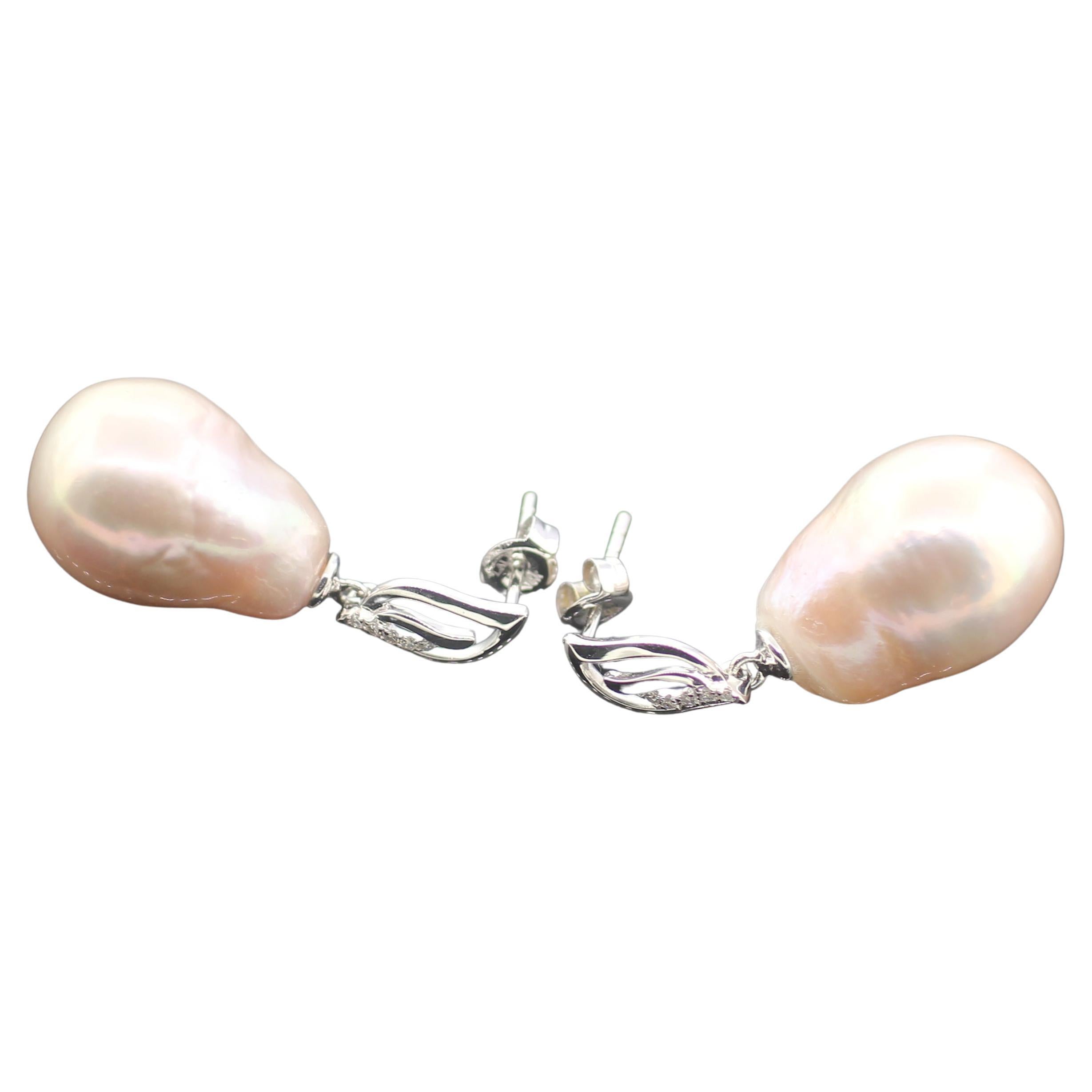 Hakimoto By Jewel Of Ocean
18K White Gold And Diamonds
Total item weight 7.4 grams
12 mm Cultured Baroque Cultured Pearls
18K White Gold High Polish
Orient: Very Good
Luster: Very Good
Nacre: Very Good
Manufacture Suggested Retail Price $2,500