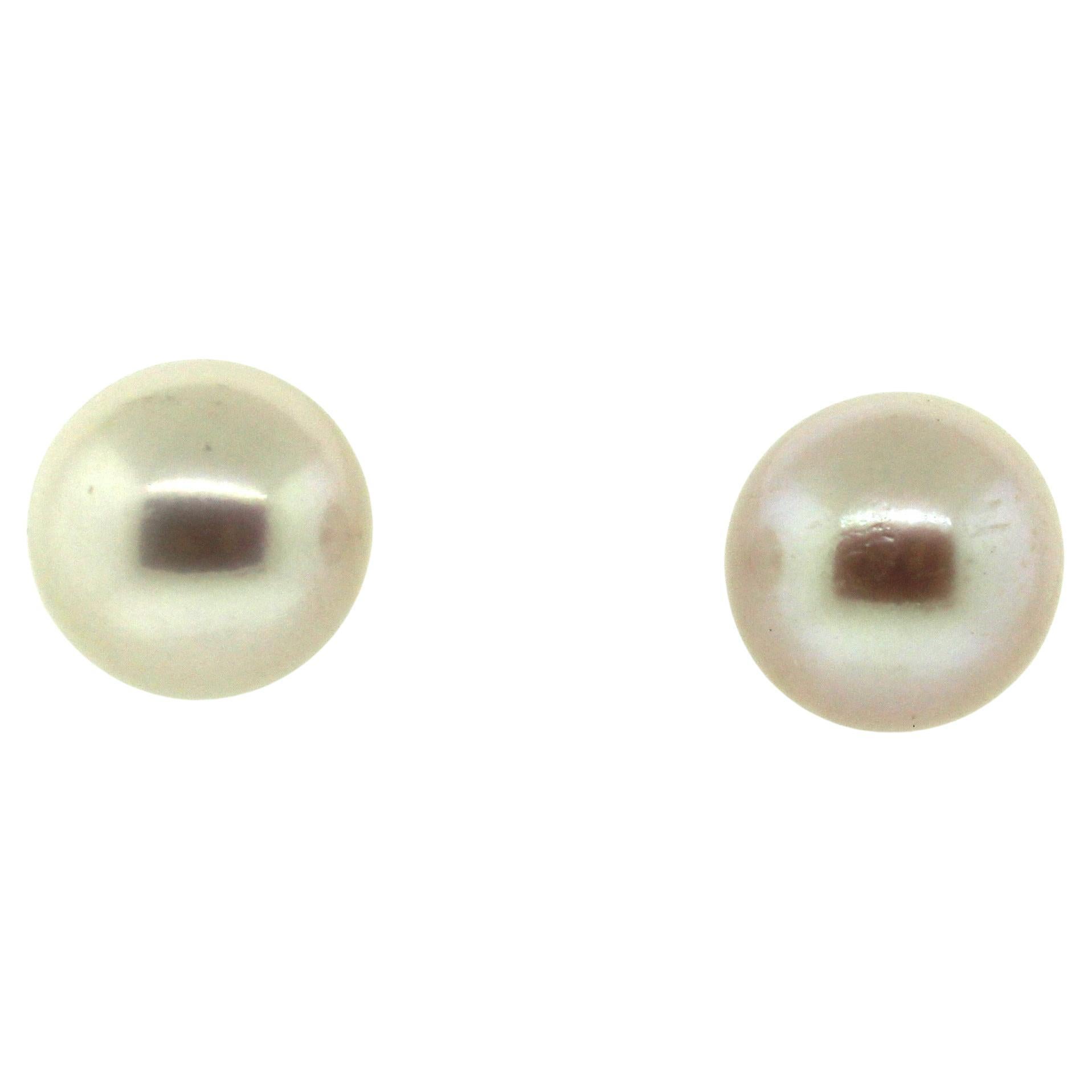 Hakimoto By Jewel Of Ocean
18K White Gold 
Total item weight 2.1 grams
9 mm Cultured Pearls
18K Yellow Gold High Polish
Orient: Very Good
Luster: Very Good
Nacre: Very Good