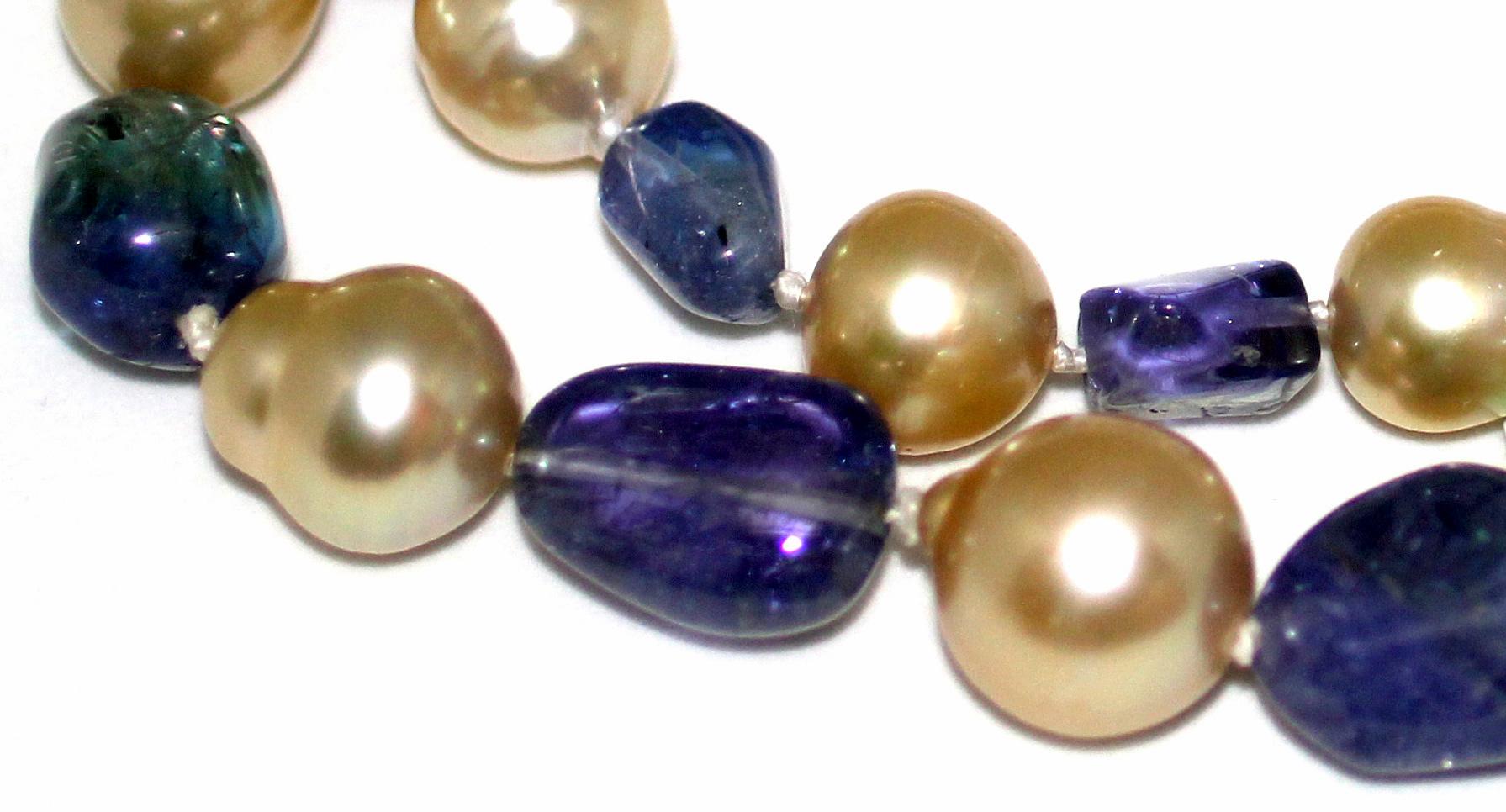 Perle Hakimoto - Fermoir en or 18 carats avec tanzanite et diamants des mers du Sud de 73,5 cm de long