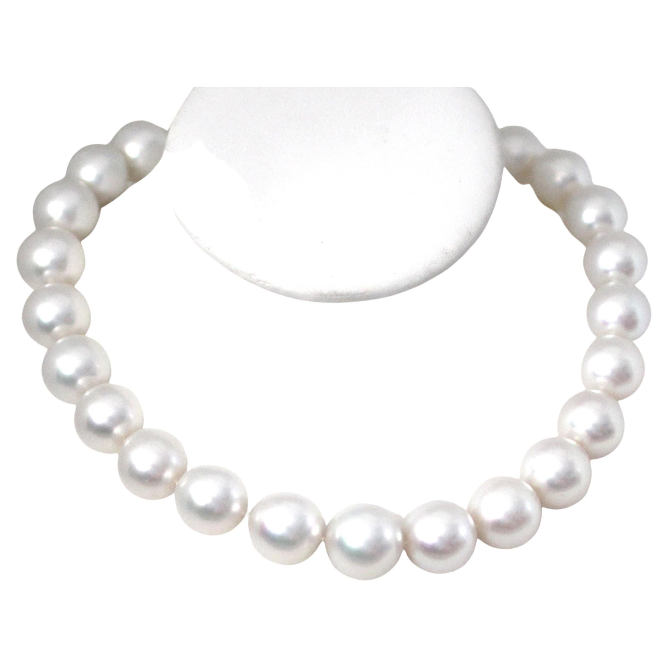 Hakimoto By Jewel Of Ocean Collier de perles des mers du Sud
Est. Vente au détail $280,000.00
13.7mm or blanc 18K fermoir en or
Avec un diamant brillant rond de 1,72 carat
17.collier de perles des mers du Sud de culture australienne 6x15mm