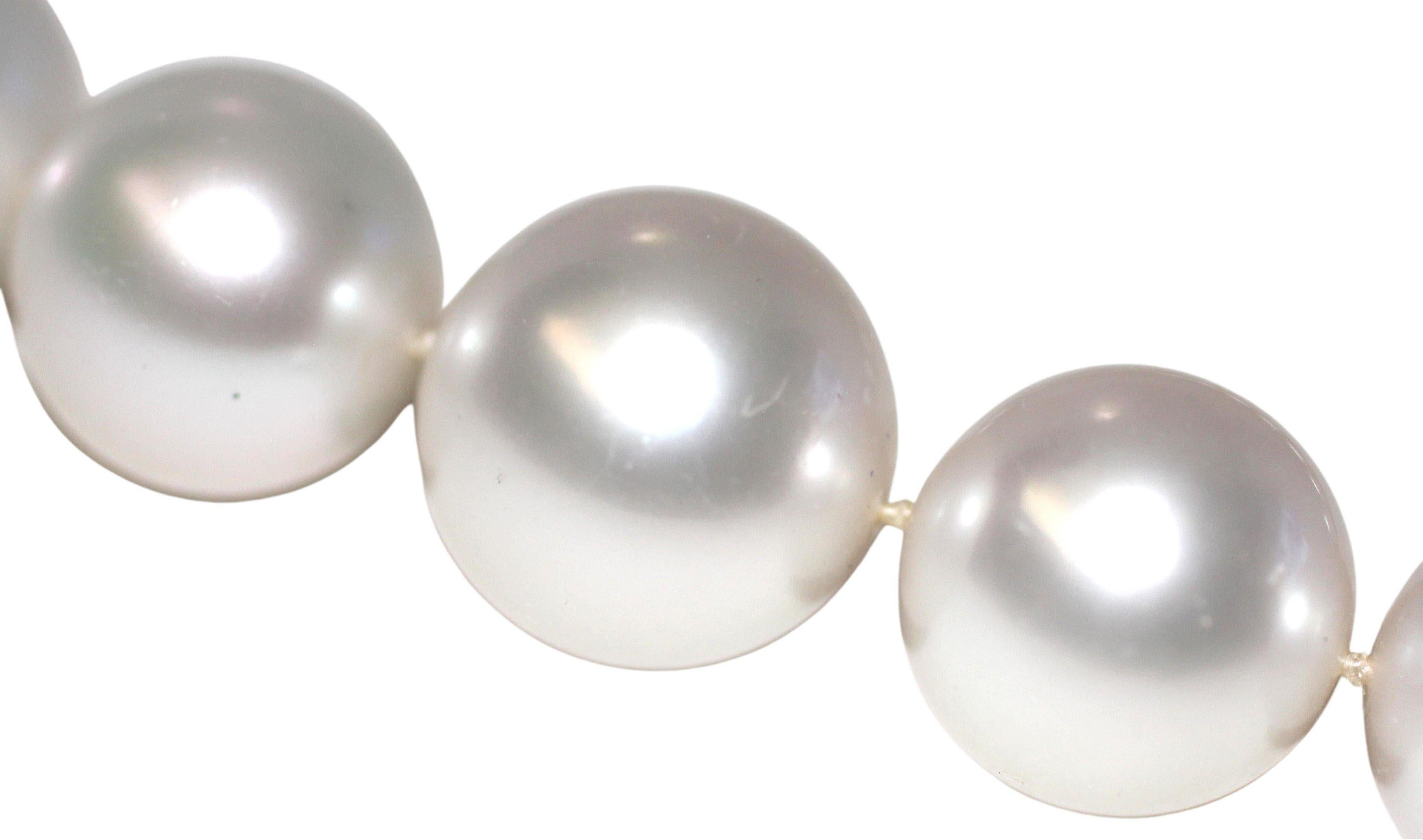 Hakimoto Important  Australian South Sea Pearl 15x17mm Necklace In New Condition For Sale In New York, NY