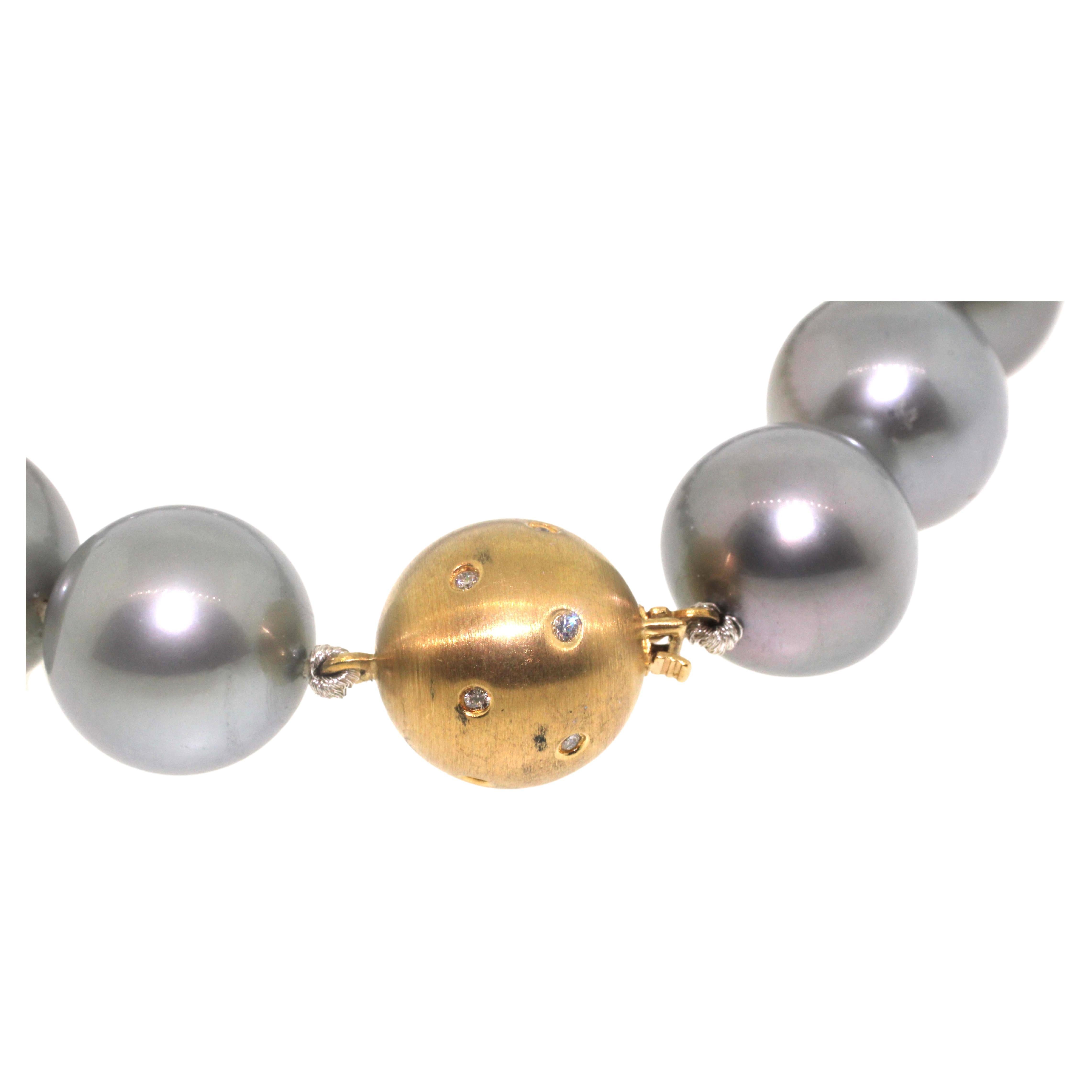 Hakimoto 16x14 mm Tahitian South Sea Pearl Strand Necklace with 18K Diamond In New Condition For Sale In New York, NY