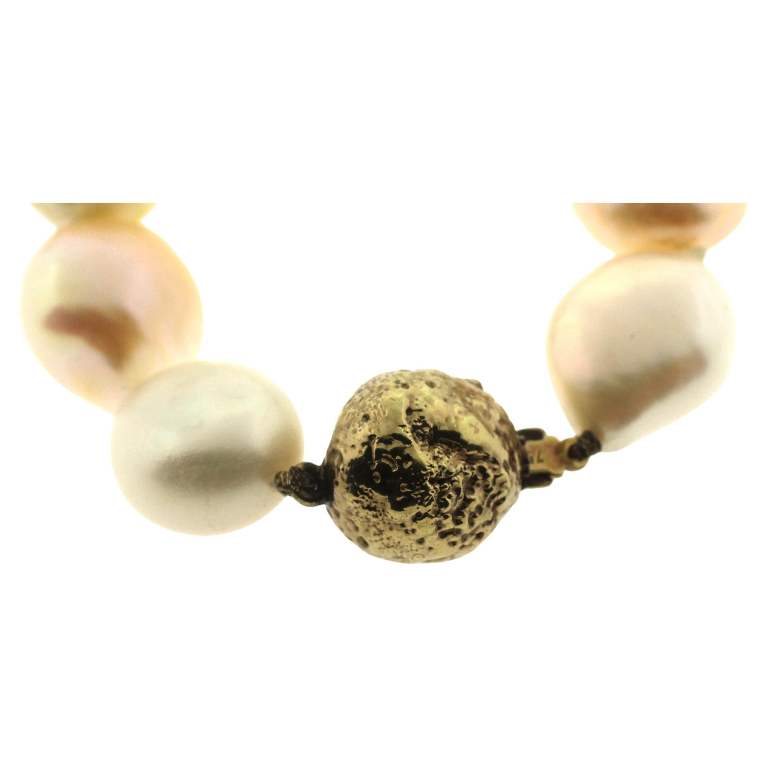 Hakimoto 15x13 mm Natürliche mehrfarbige Barockperlenkette mit 18 Karat Goldschließe (Perle) im Angebot