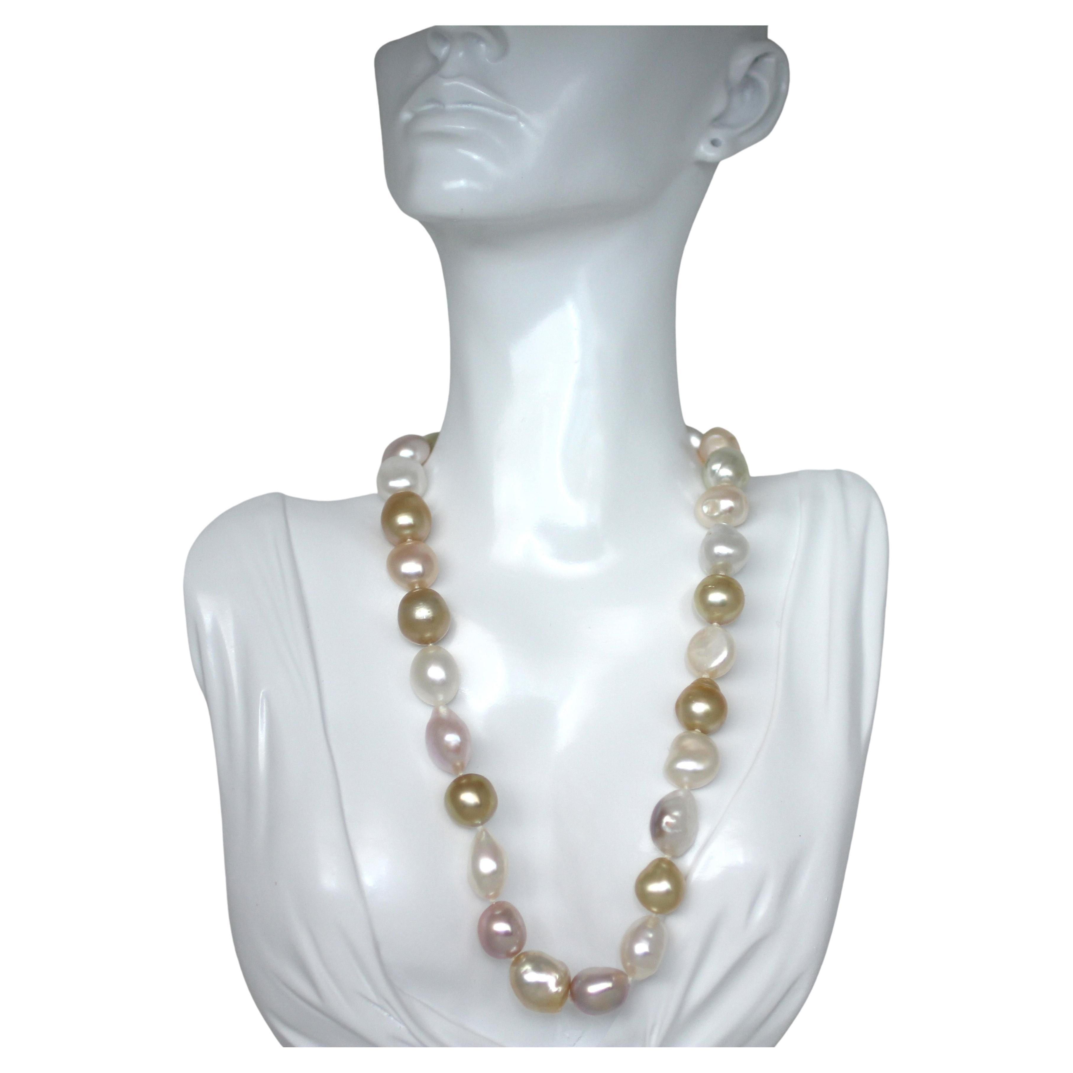 Hakimoto 15x13 mm Natural Multi Color Baroque Pearl Necklace 18K Gold Clasp In New Condition For Sale In New York, NY